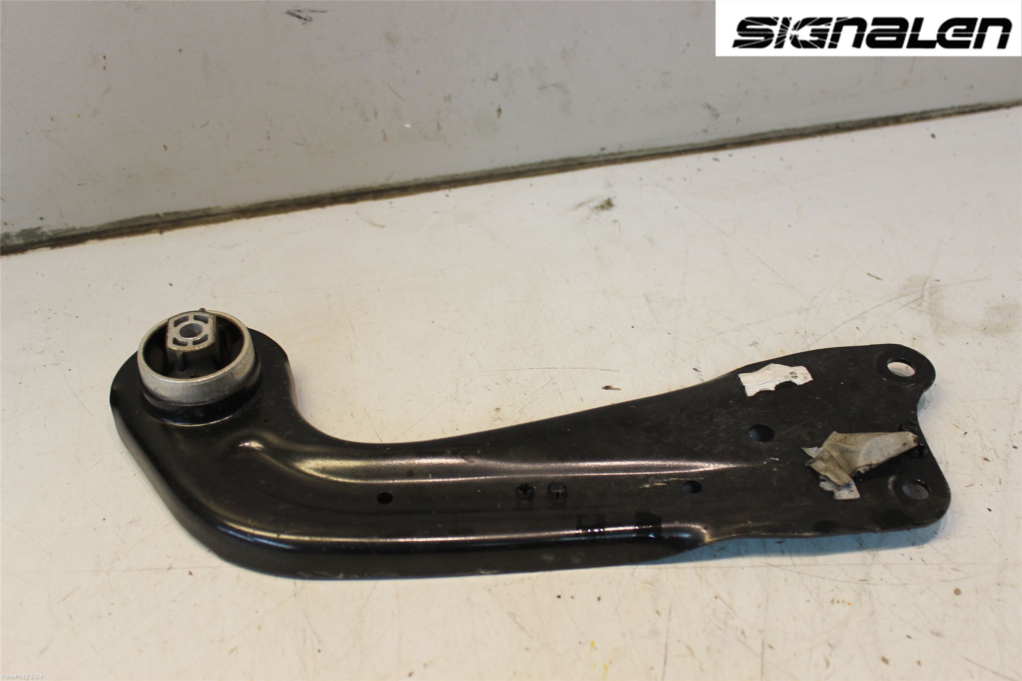 Volkswagen VW PASSAT 15-19 Bärarm Bak Vänster