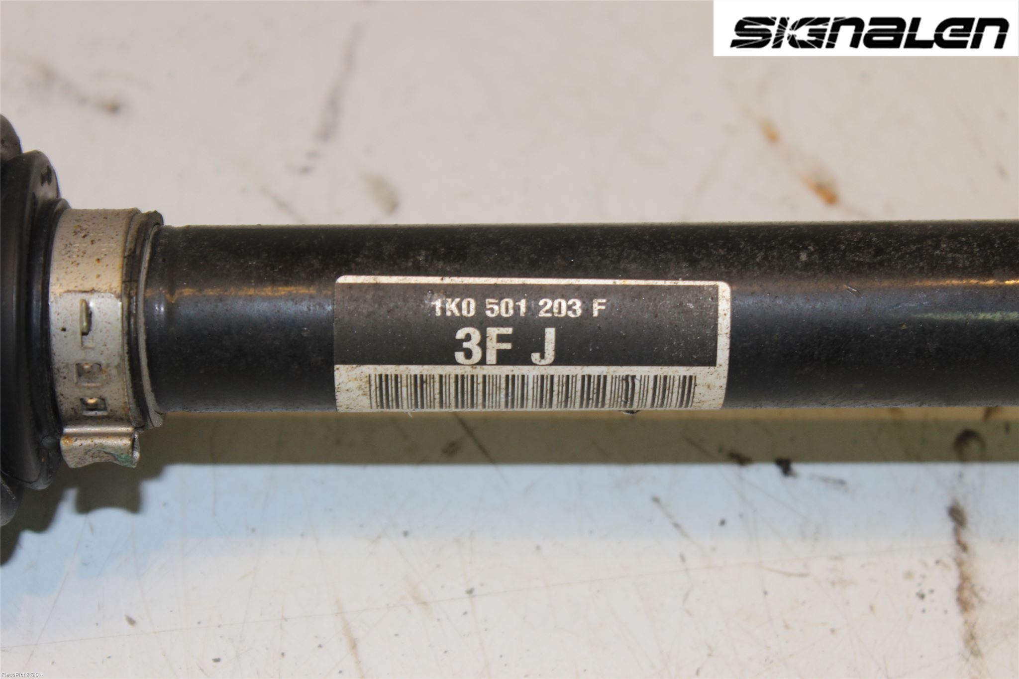 Volkswagen VW PASSAT 15-19 Drivaxel Bak Vänster