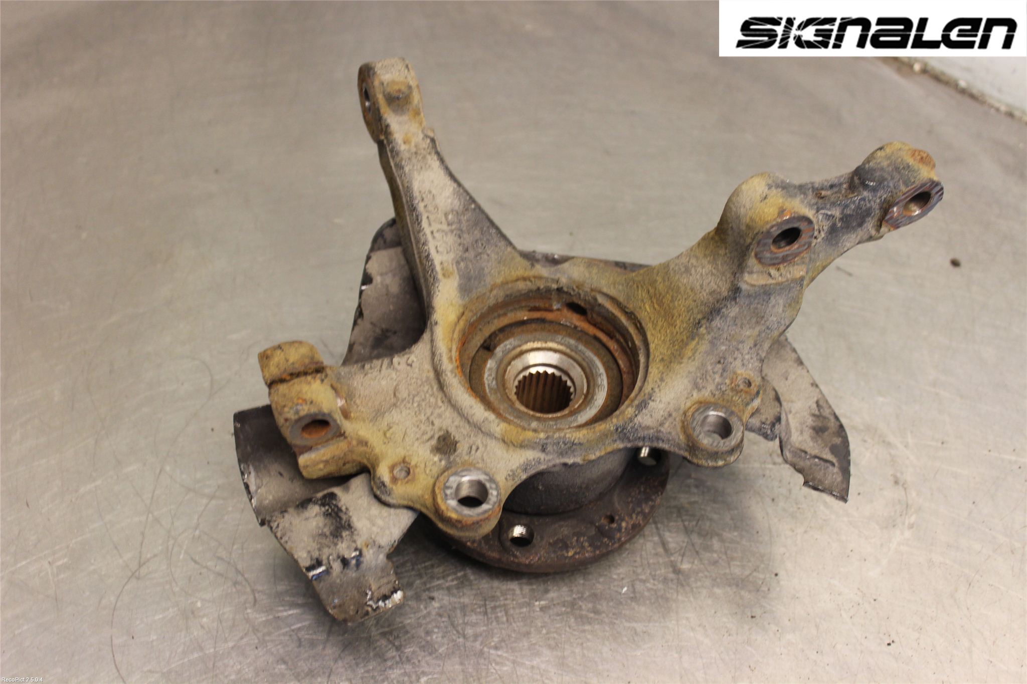 Opel CORSA D 07-14 Styrspindel Lagerhus Vä