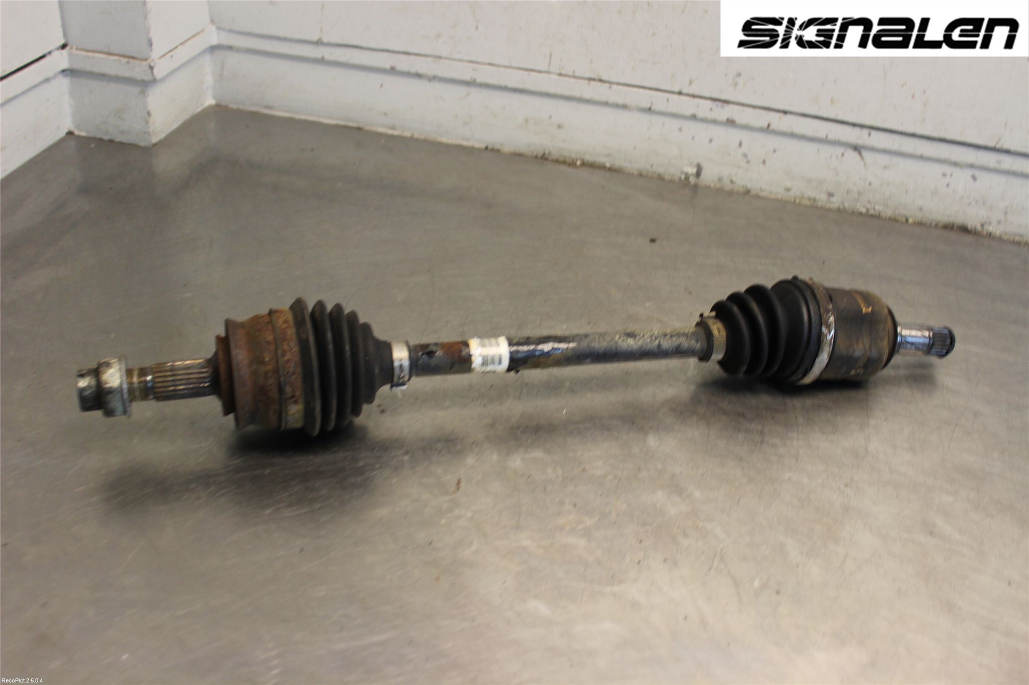 Opel CORSA D 07-14 Drivaxel Fram Vänster