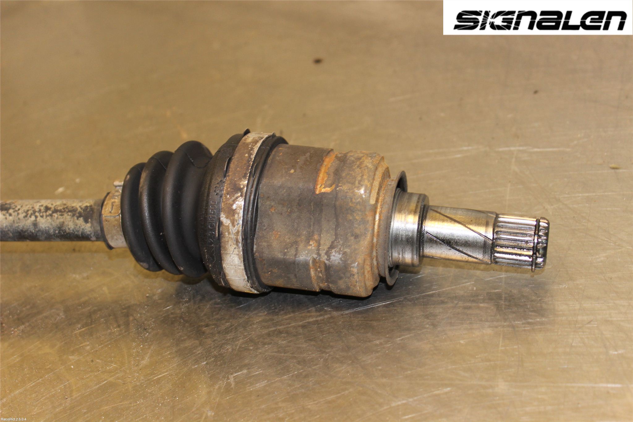 Opel CORSA D 07-14 Drivaxel Fram Vänster