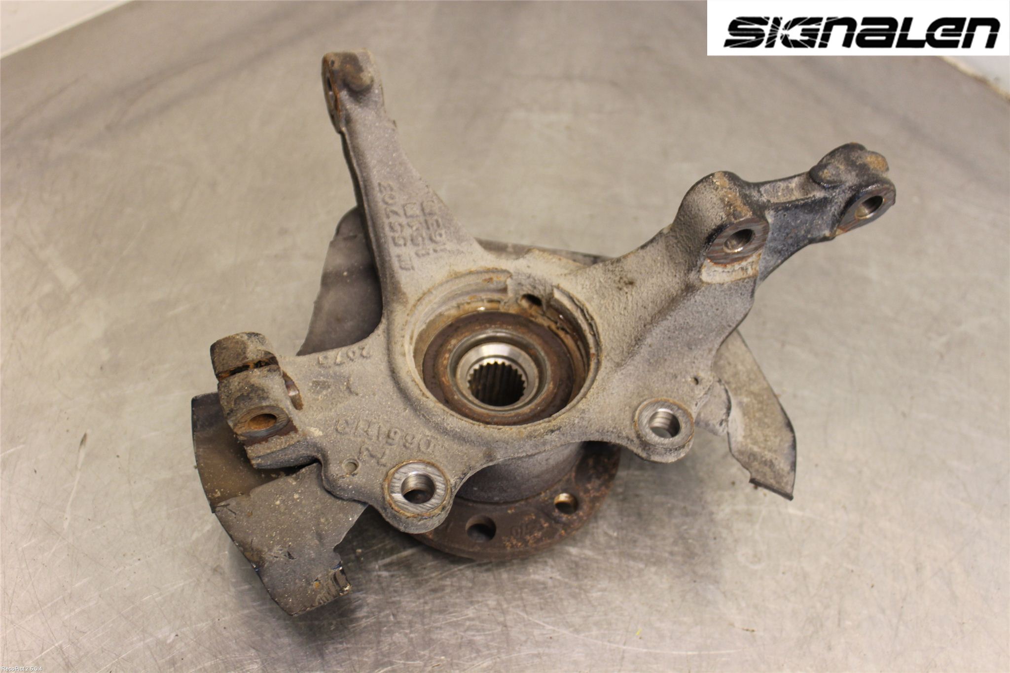 Opel CORSA D 07-14 Styrspindel Lagerhus Vä