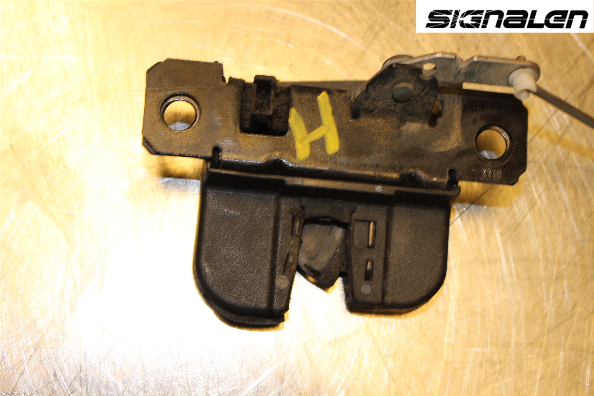 Volkswagen VW CADDY      04-10 Låskista Baklucka