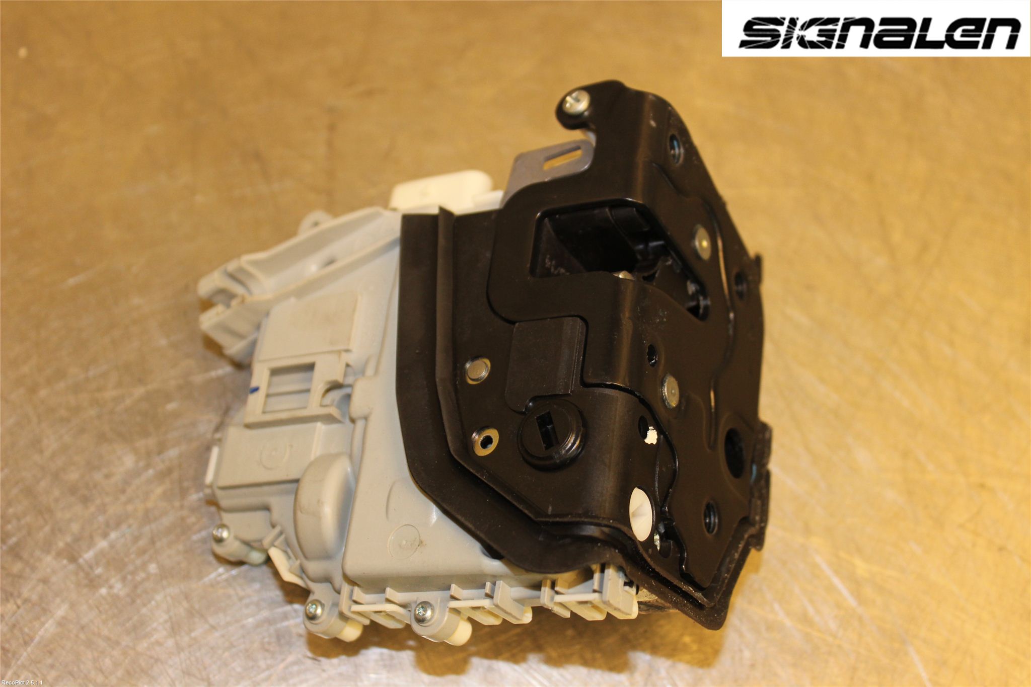 Audi A4 12-15 Låskista-Dörrlås