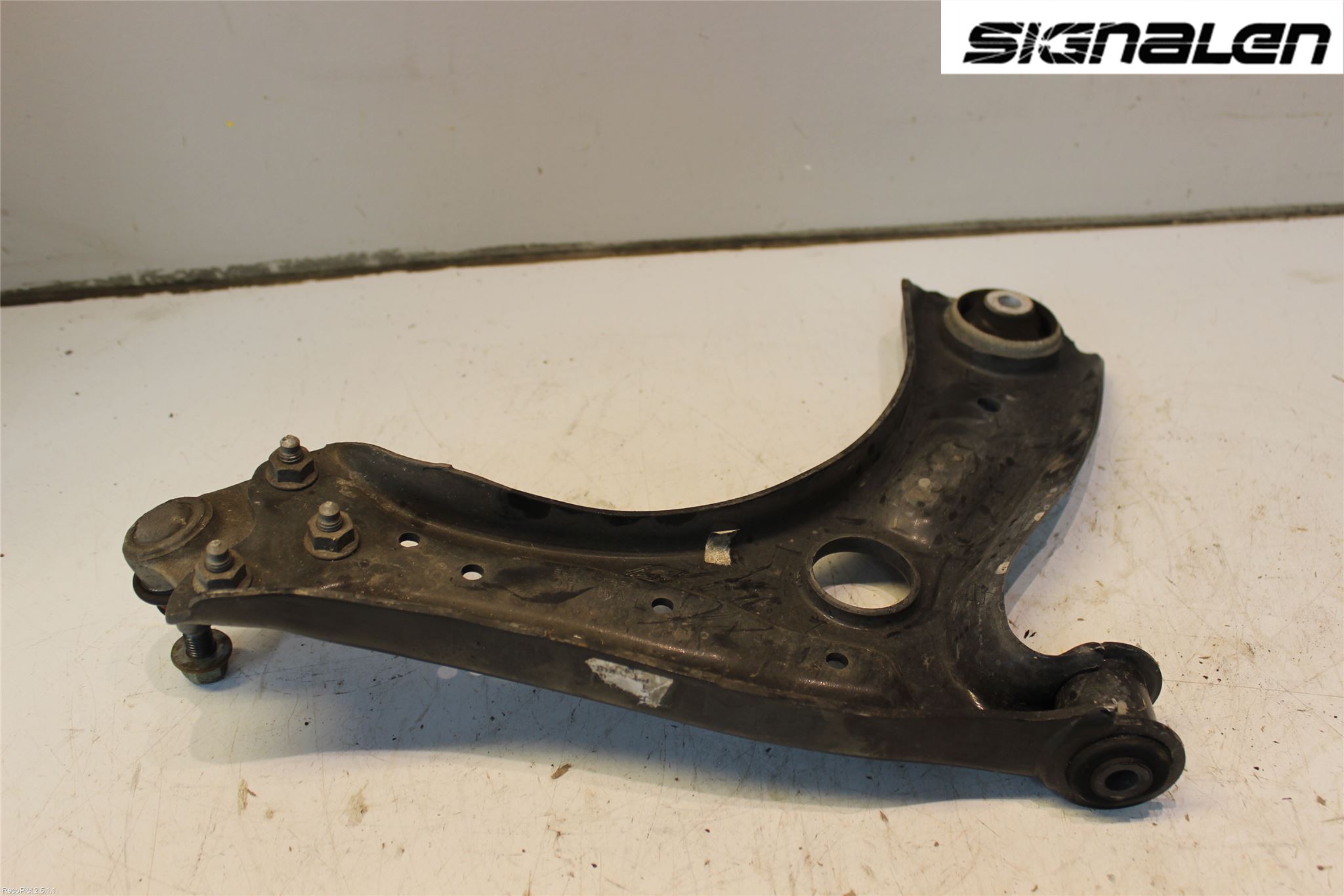 Skoda FABIA 07-14 Bärarm Fram Undre Vä