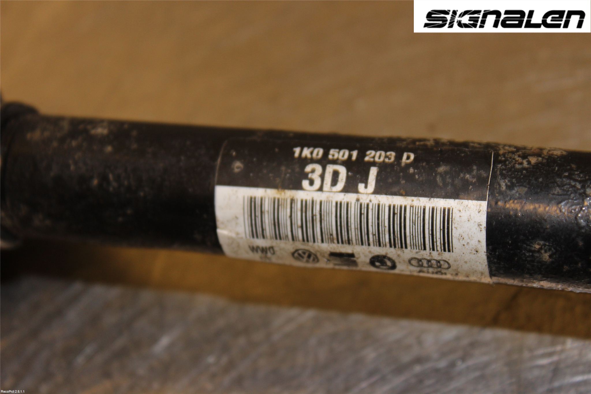 Volkswagen VW PASSAT 11-14 Drivaxel Bak Vänster
