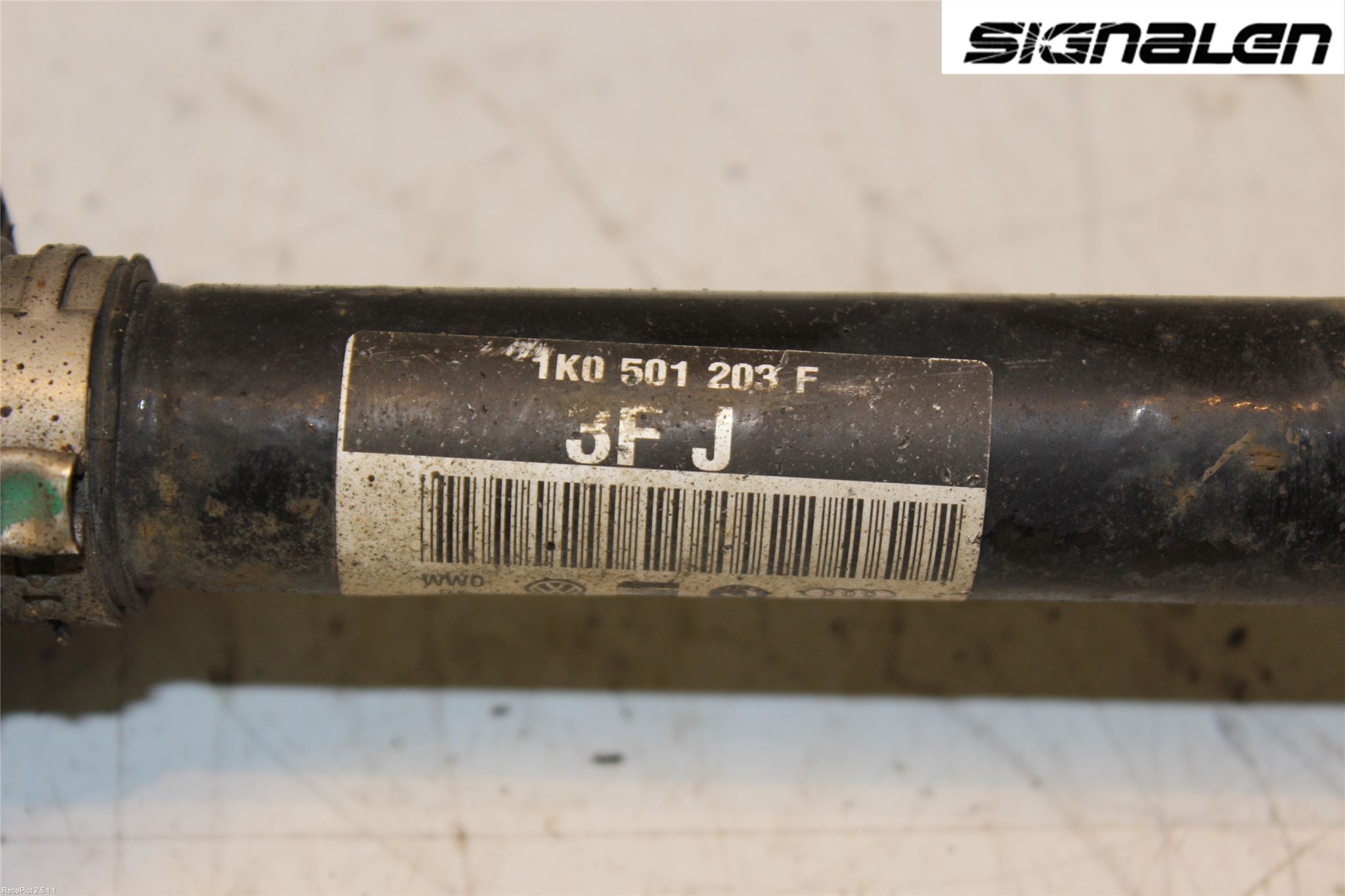 Volkswagen VW PASSAT 11-14 Drivaxel Bak Vänster