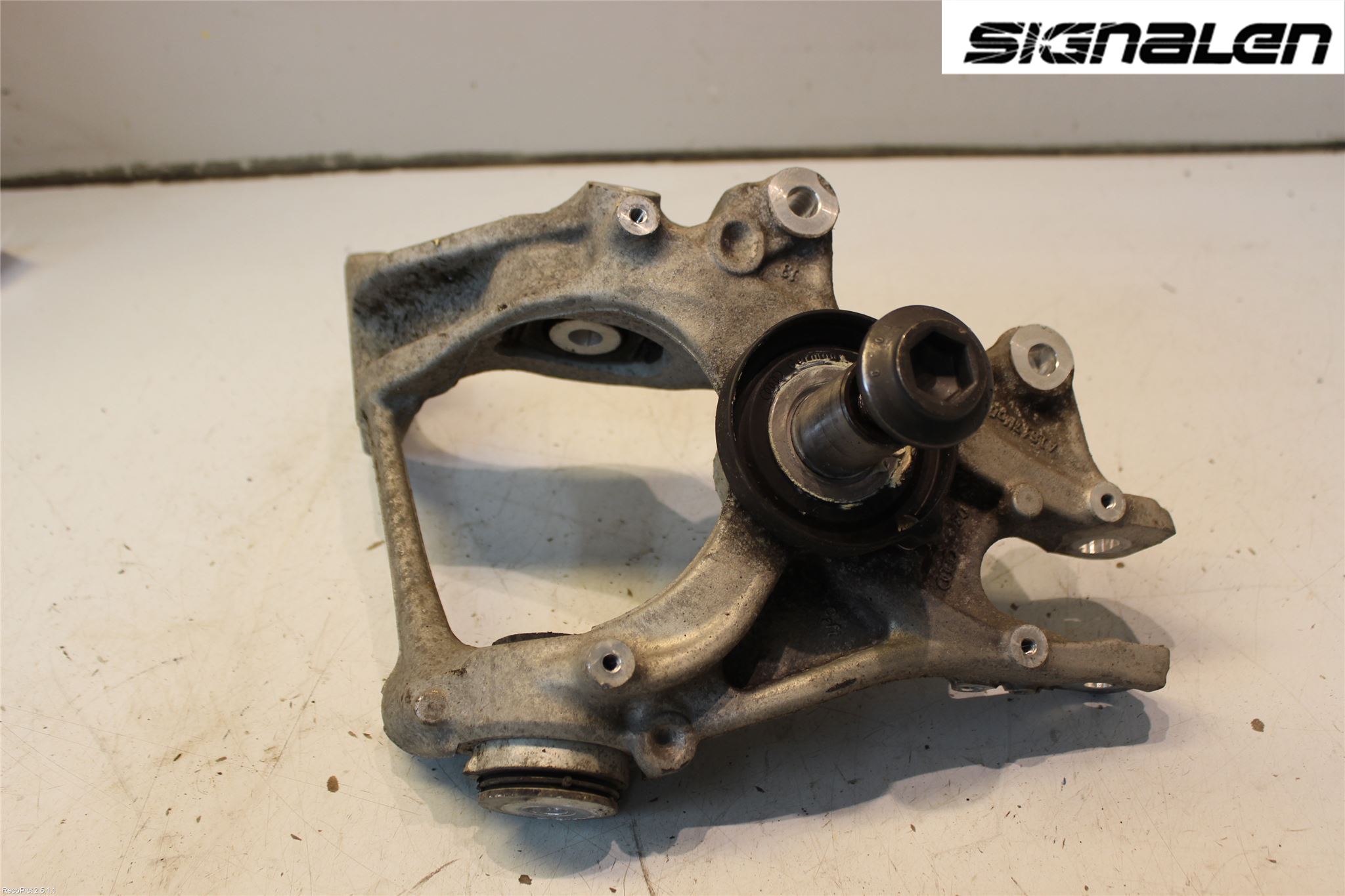 Audi A4 12-15 Hjullagerhus-Spindel Vä B