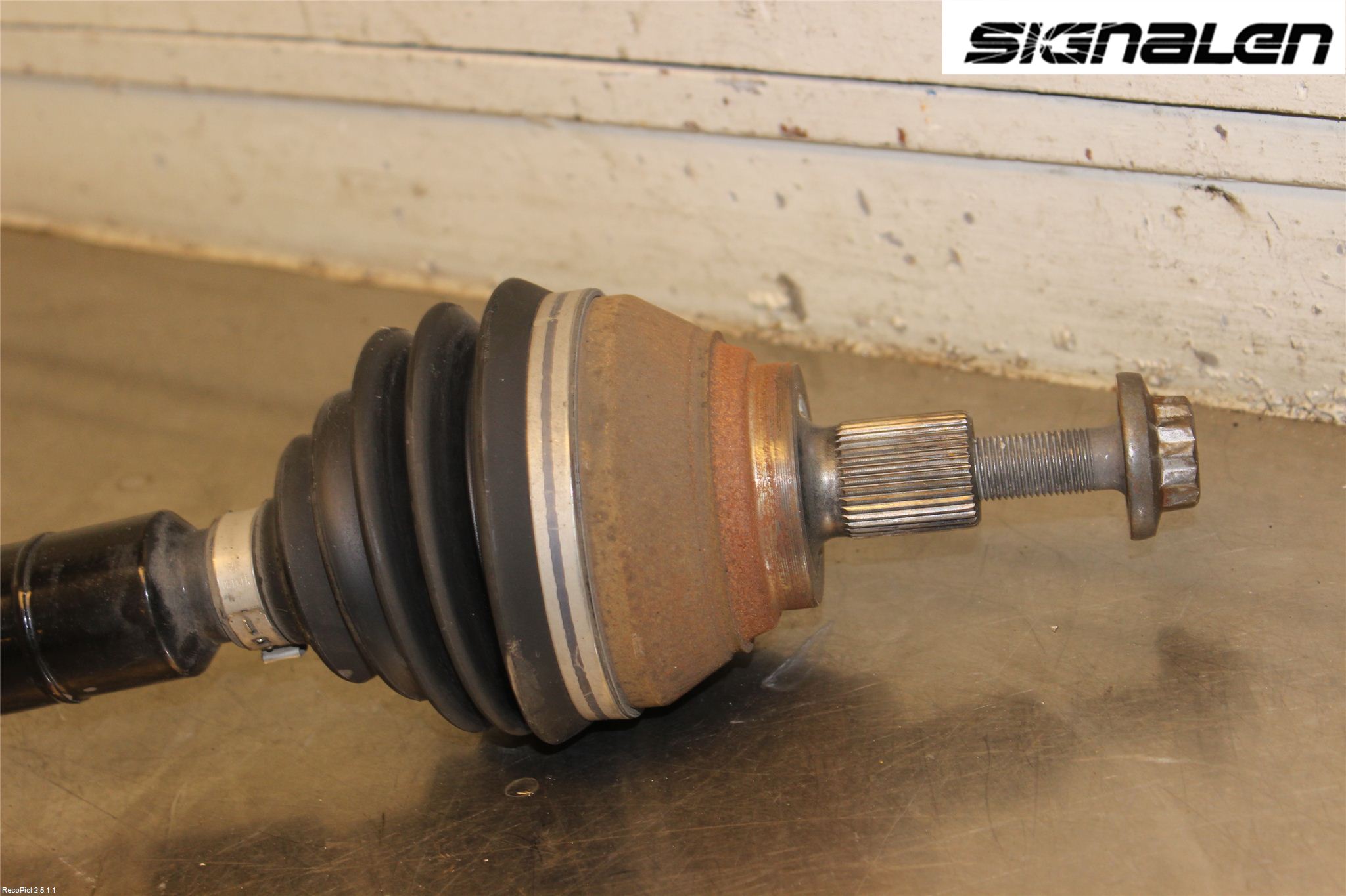 Volkswagen VW PASSAT 15-19 Drivaxel Fram Höger