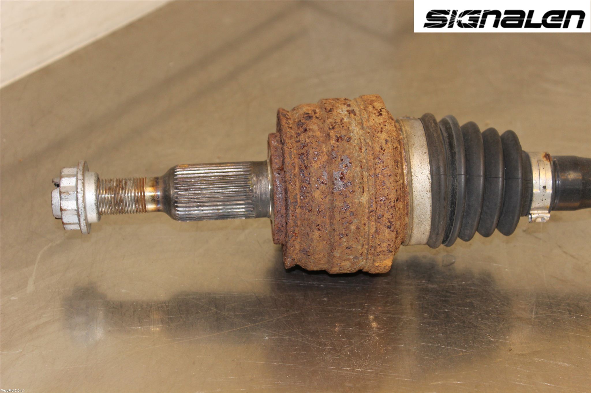 Volkswagen VW TRANSP/CARAVELLE (T5) 04-15 Drivaxel Bak Höger