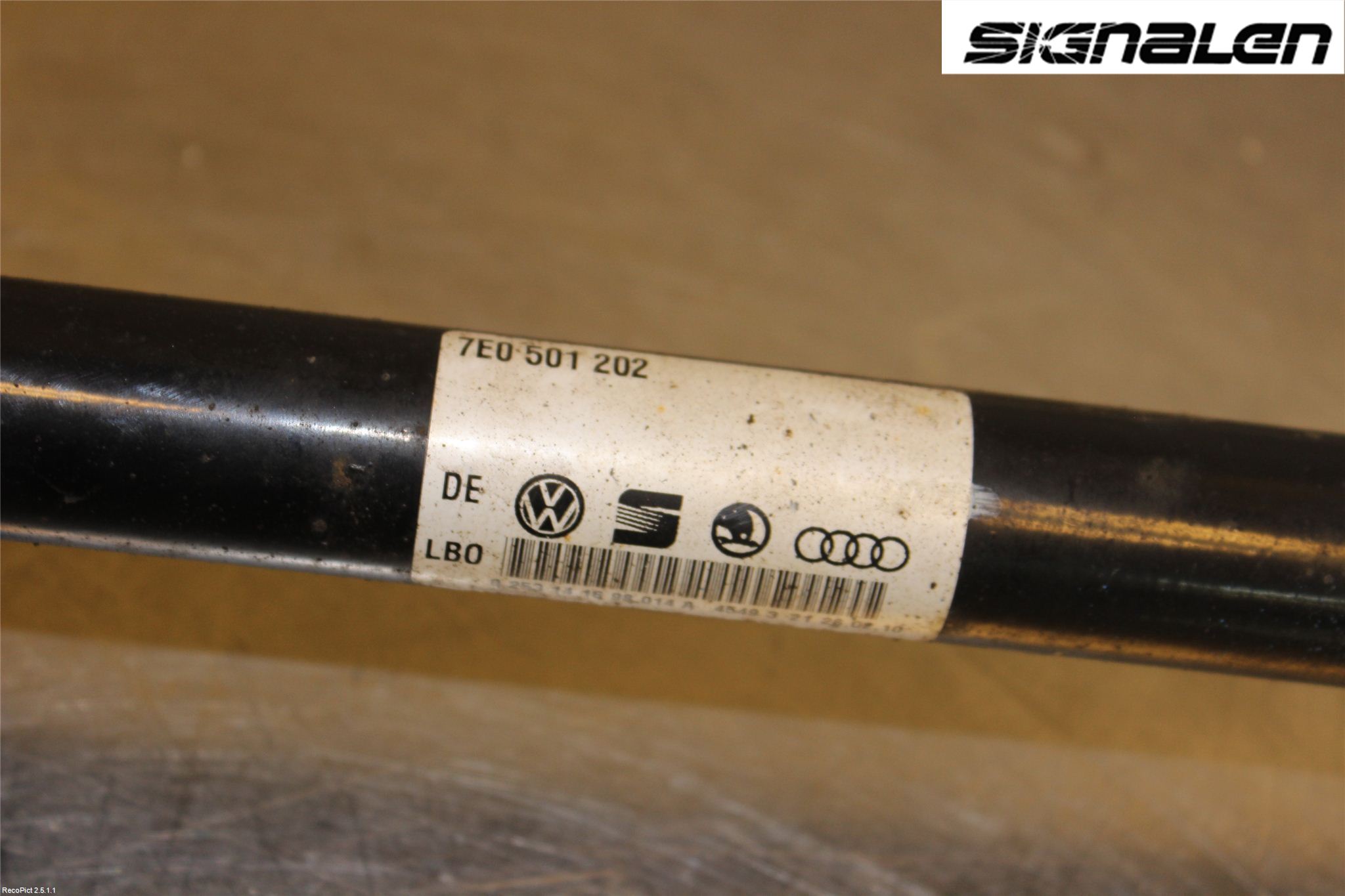 Volkswagen VW TRANSP/CARAVELLE (T5) 04-15 Drivaxel Bak Höger
