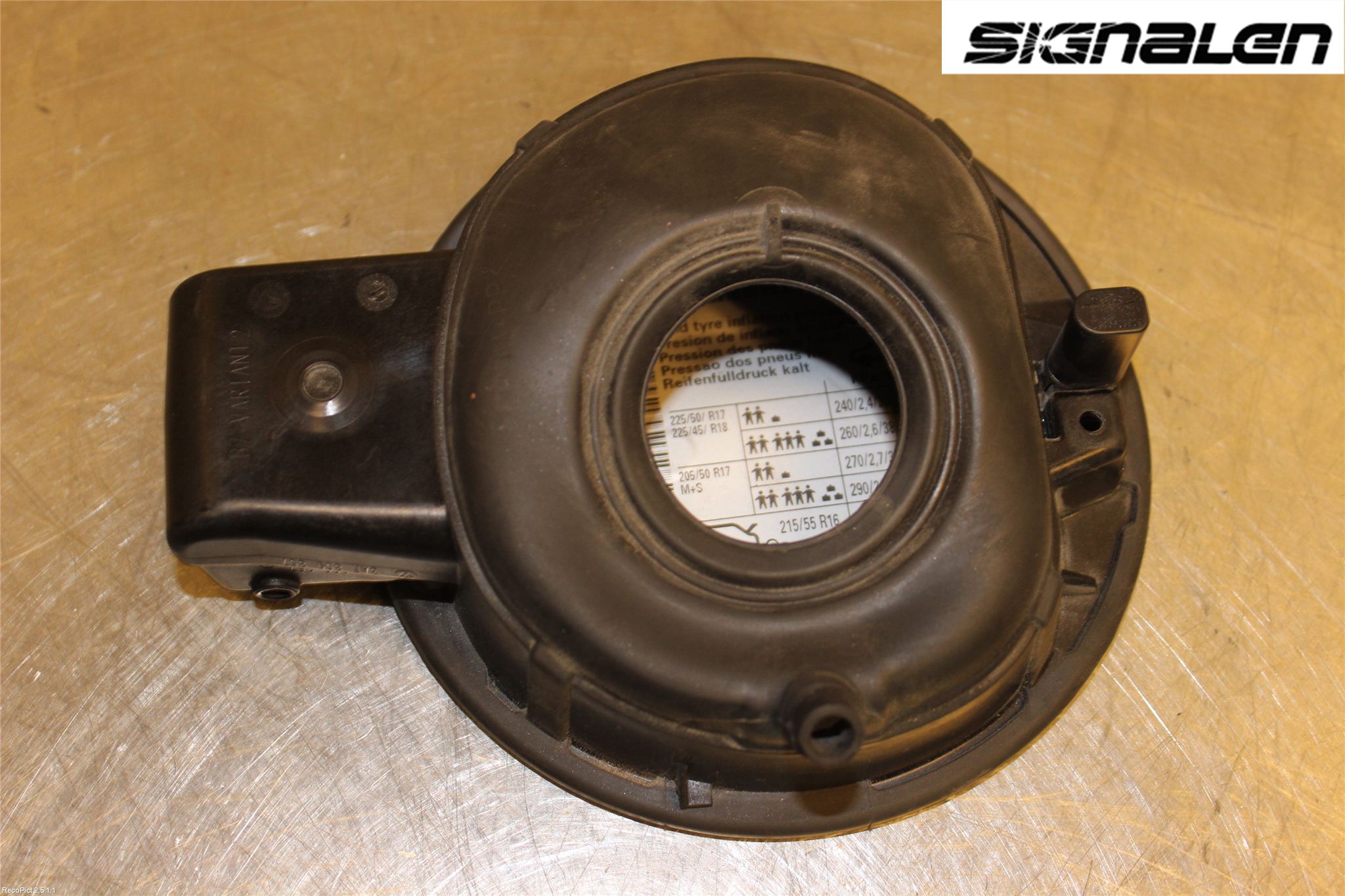 Volkswagen VW PASSAT 15-19 Tanklucka