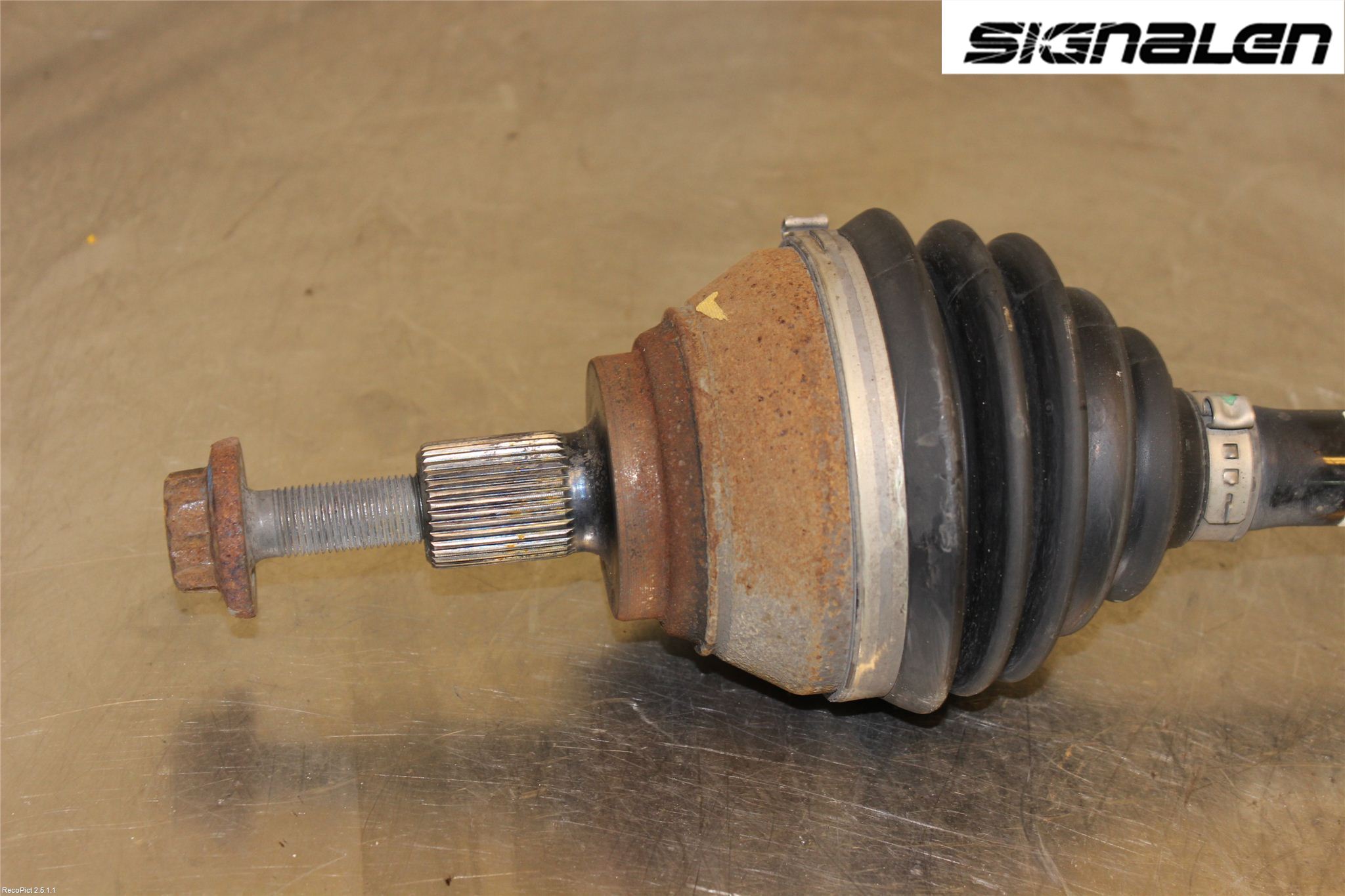 Volkswagen VW PASSAT 15-19 Drivaxel Fram Höger