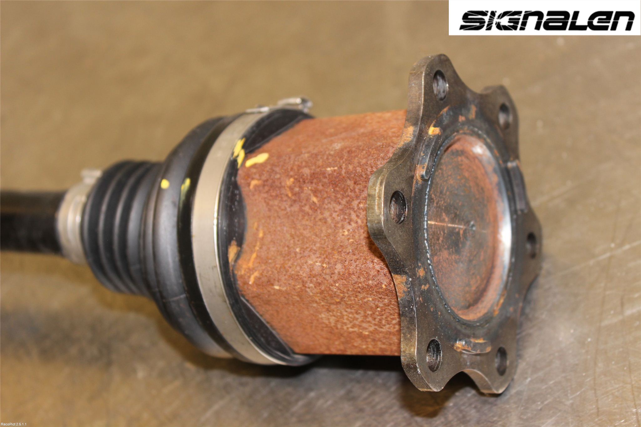 Volkswagen VW PASSAT 15-19 Drivaxel Fram Höger