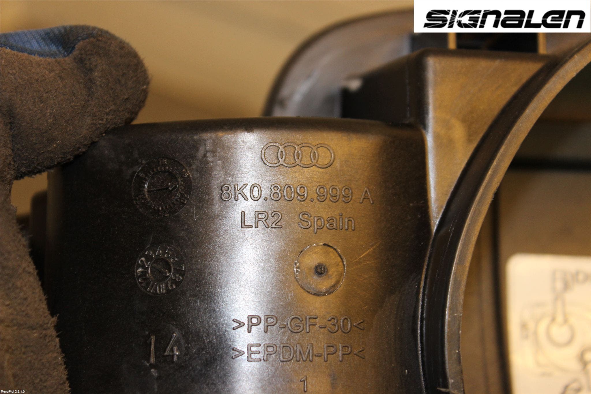Audi A4 12-15 Tanklucka