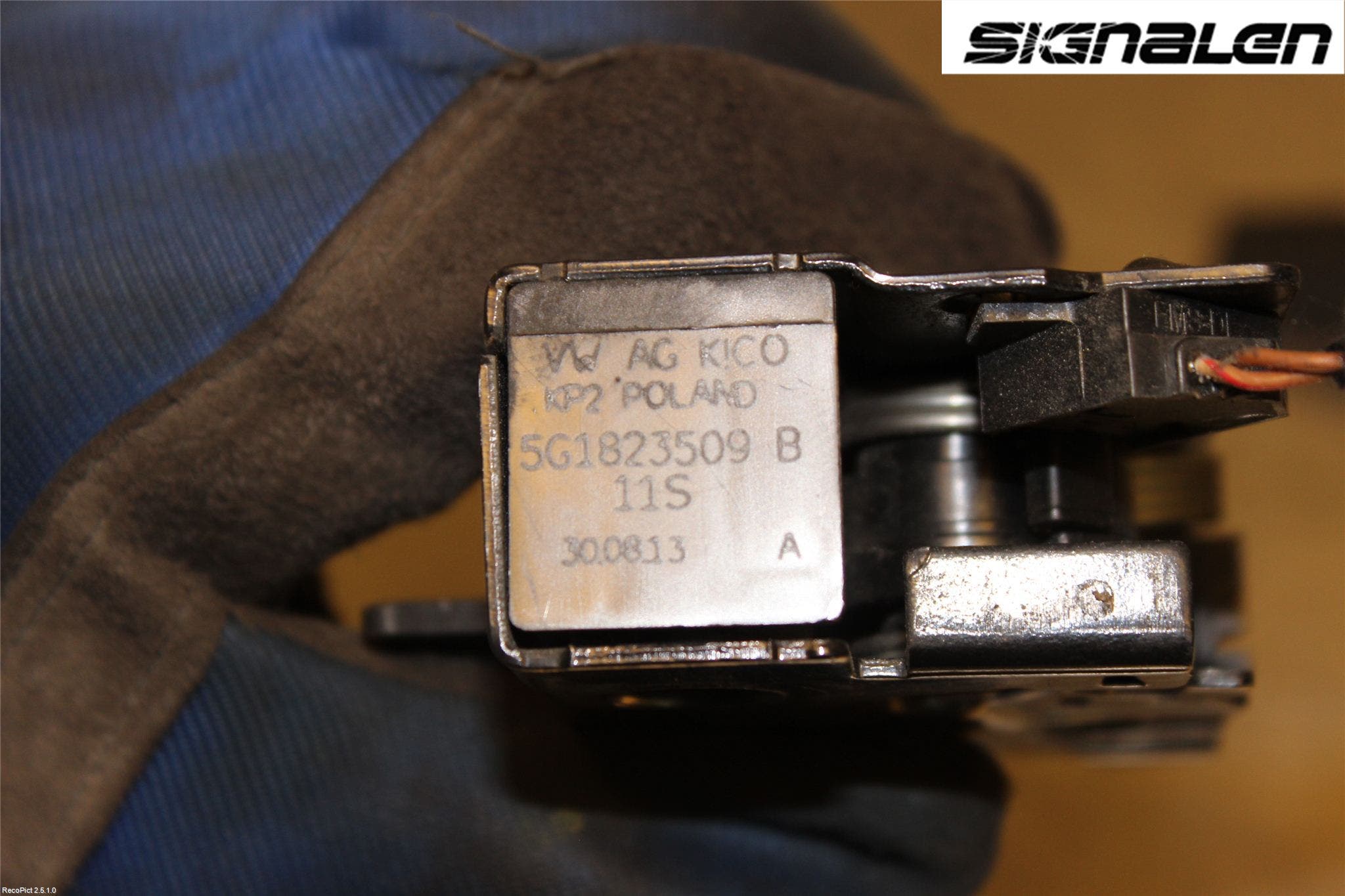 Volkswagen VW GOLF / E-GOLF VII 13-20 Huvlås