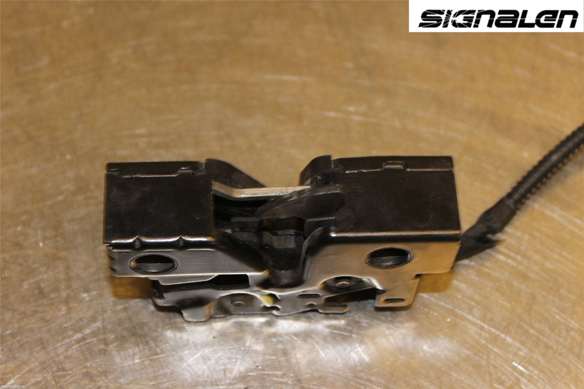 Volkswagen VW GOLF / E-GOLF VII 13-20 Huvlås