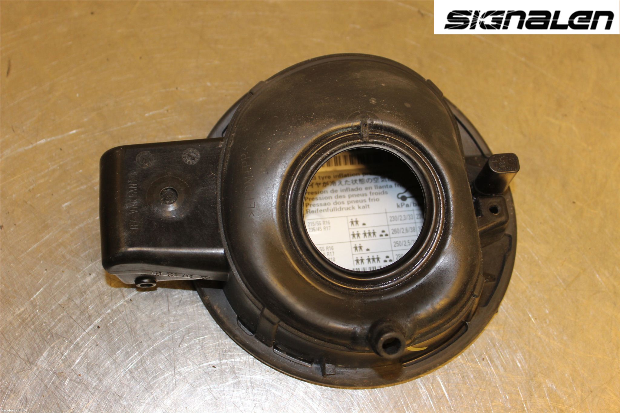 Volkswagen VW PASSAT 11-14 Tanklucka