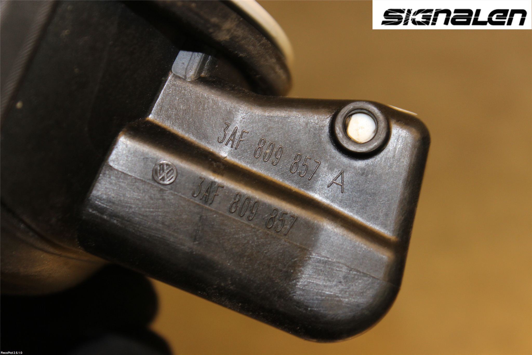 Volkswagen VW PASSAT 11-14 Tanklucka