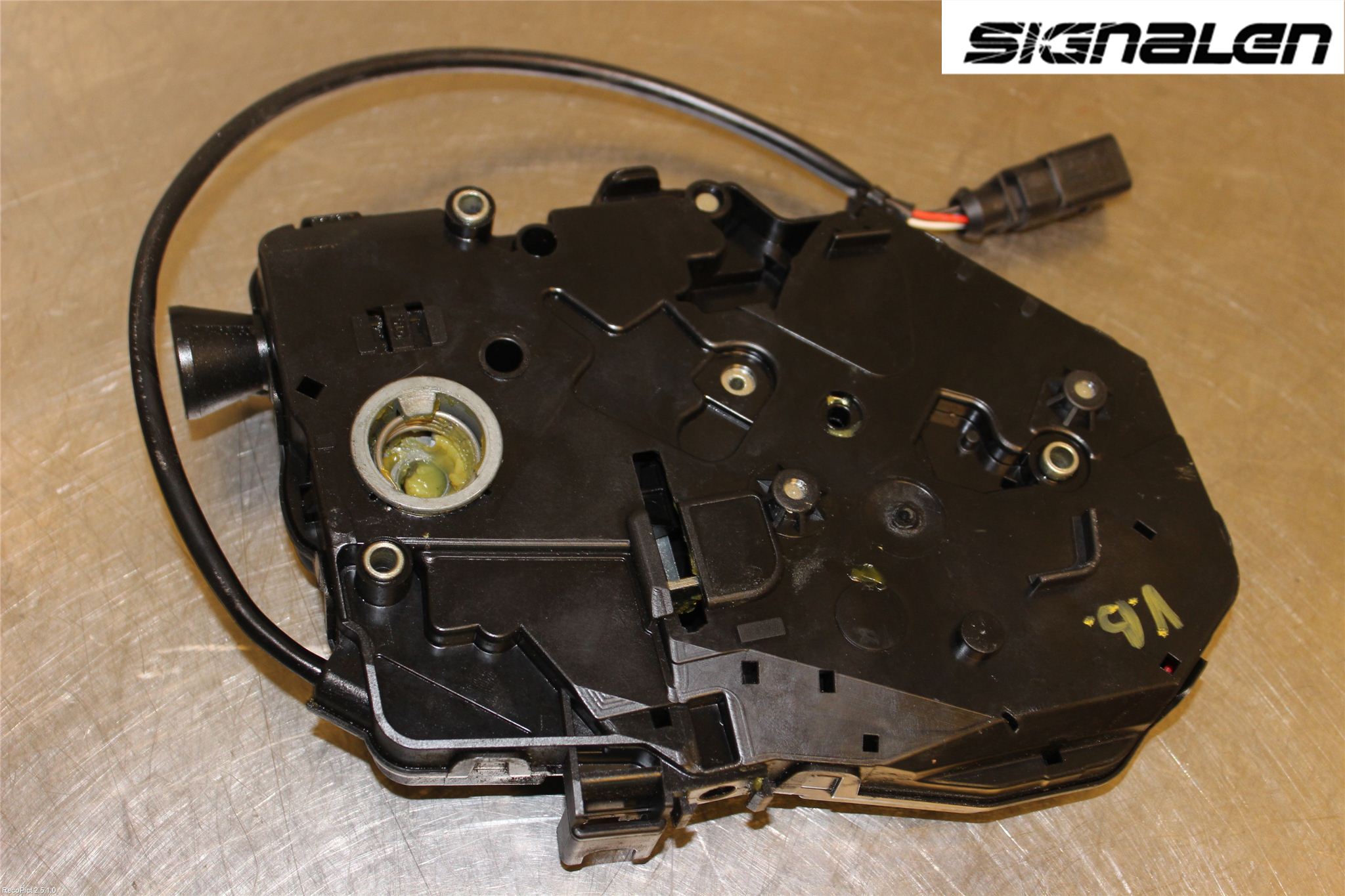 Volkswagen VW CADDY      04-10 Centrallåsmotor Vänster