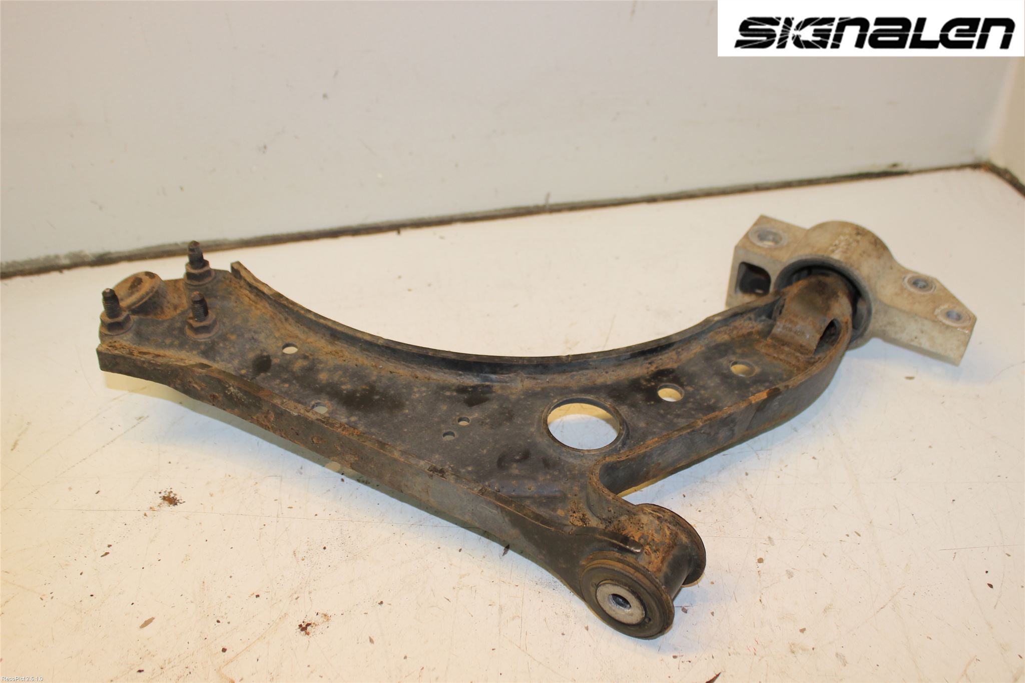 Volkswagen VW CADDY      04-10 Bärarm Fram Undre Vä