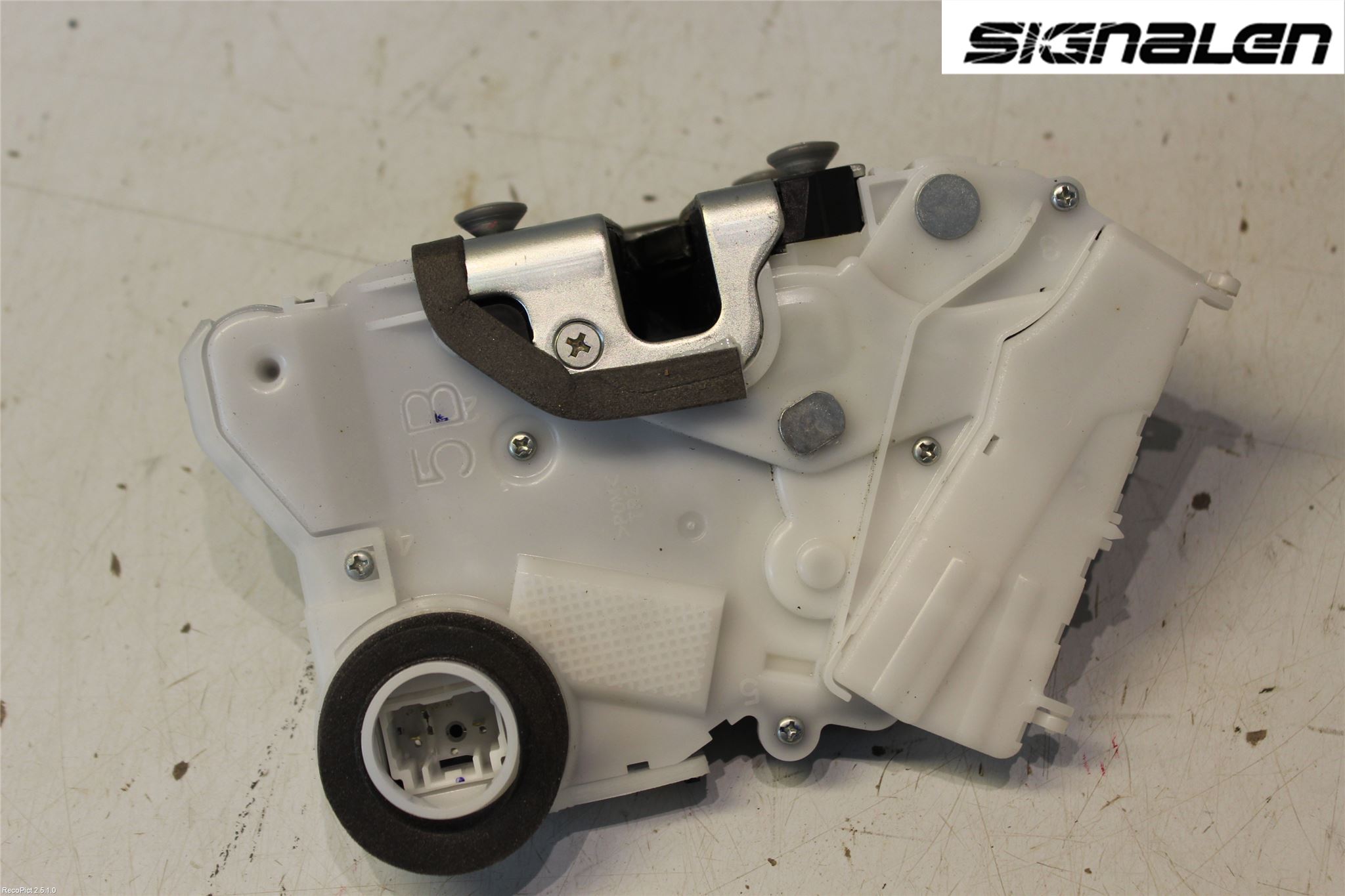 Toyota VERSO-S 11-16 Låskista-Dörrlås