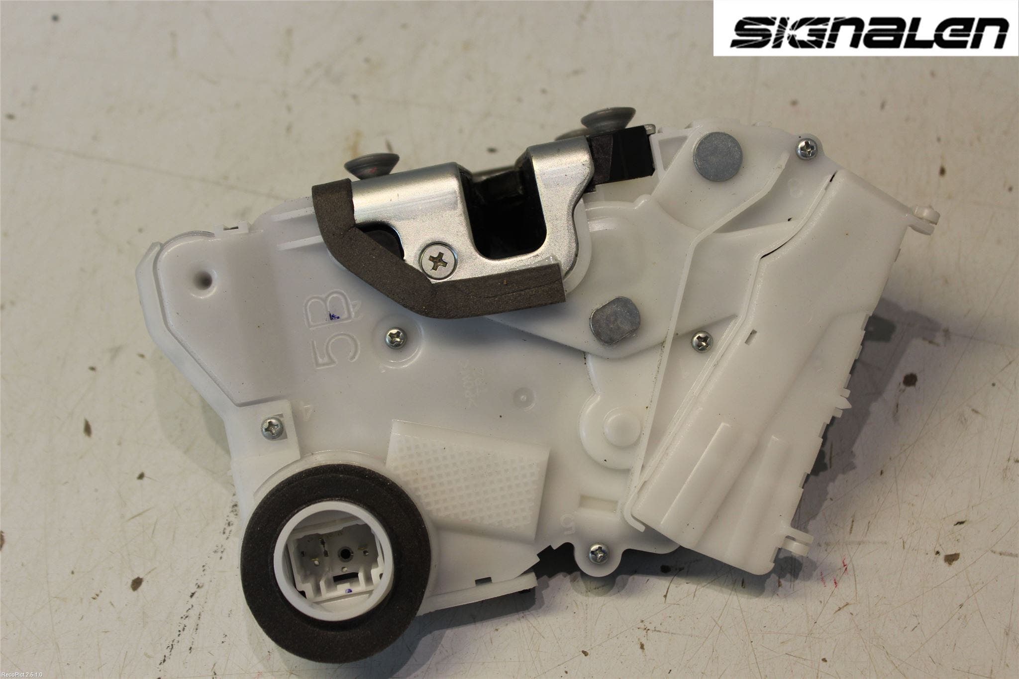 Toyota VERSO-S 11-16 Låskista-Dörrlås