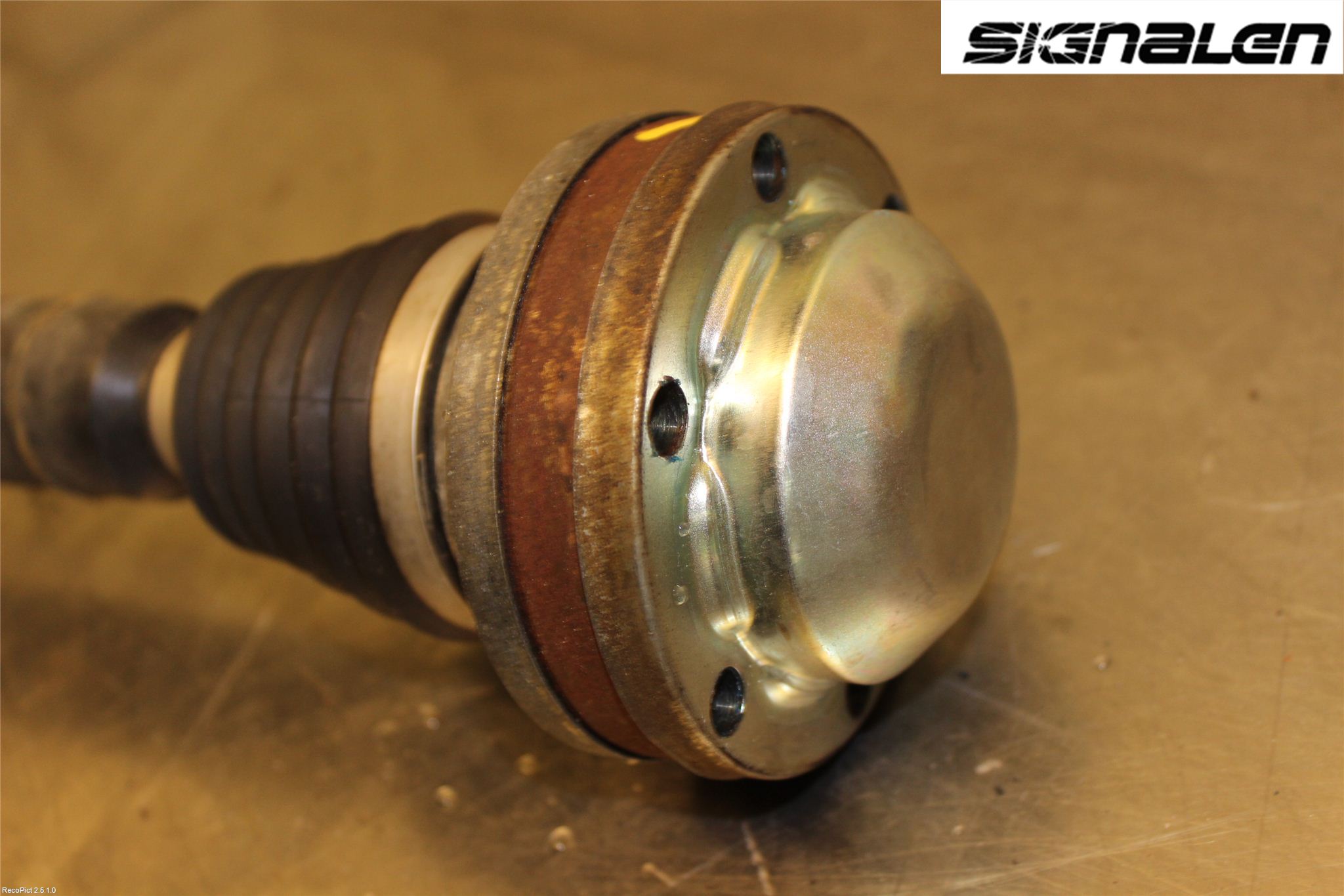 Volkswagen VW PASSAT 05-11 Drivaxel Fram Höger