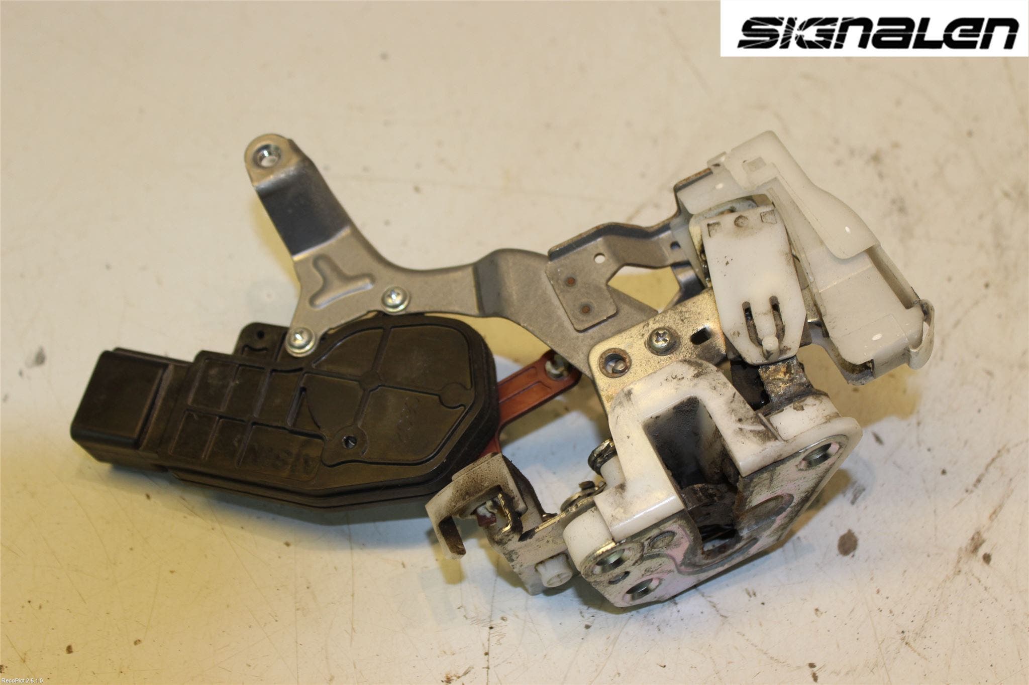 Peugeot 107 Låskista-Dörrlås