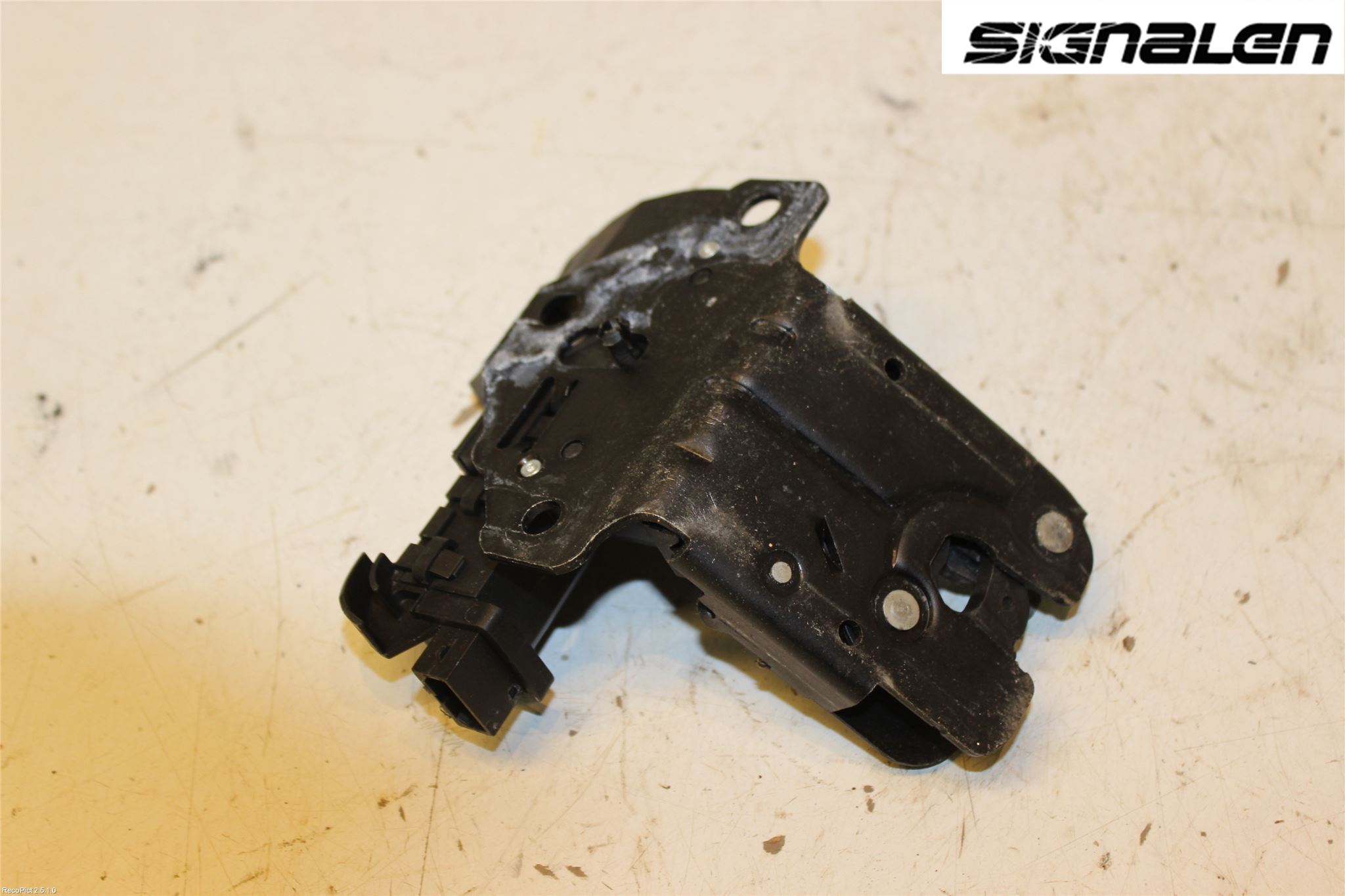 Audi A6/S6     05-11 Låskista Baklucka