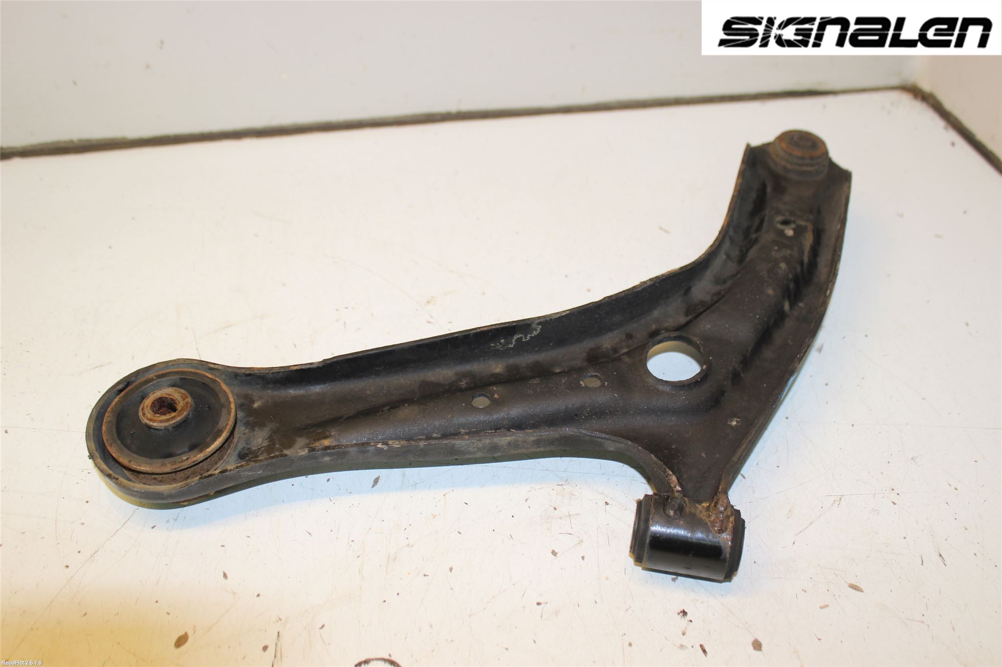 Mazda 2 (DE) 08-15 Bärarm Fram Undre Hö