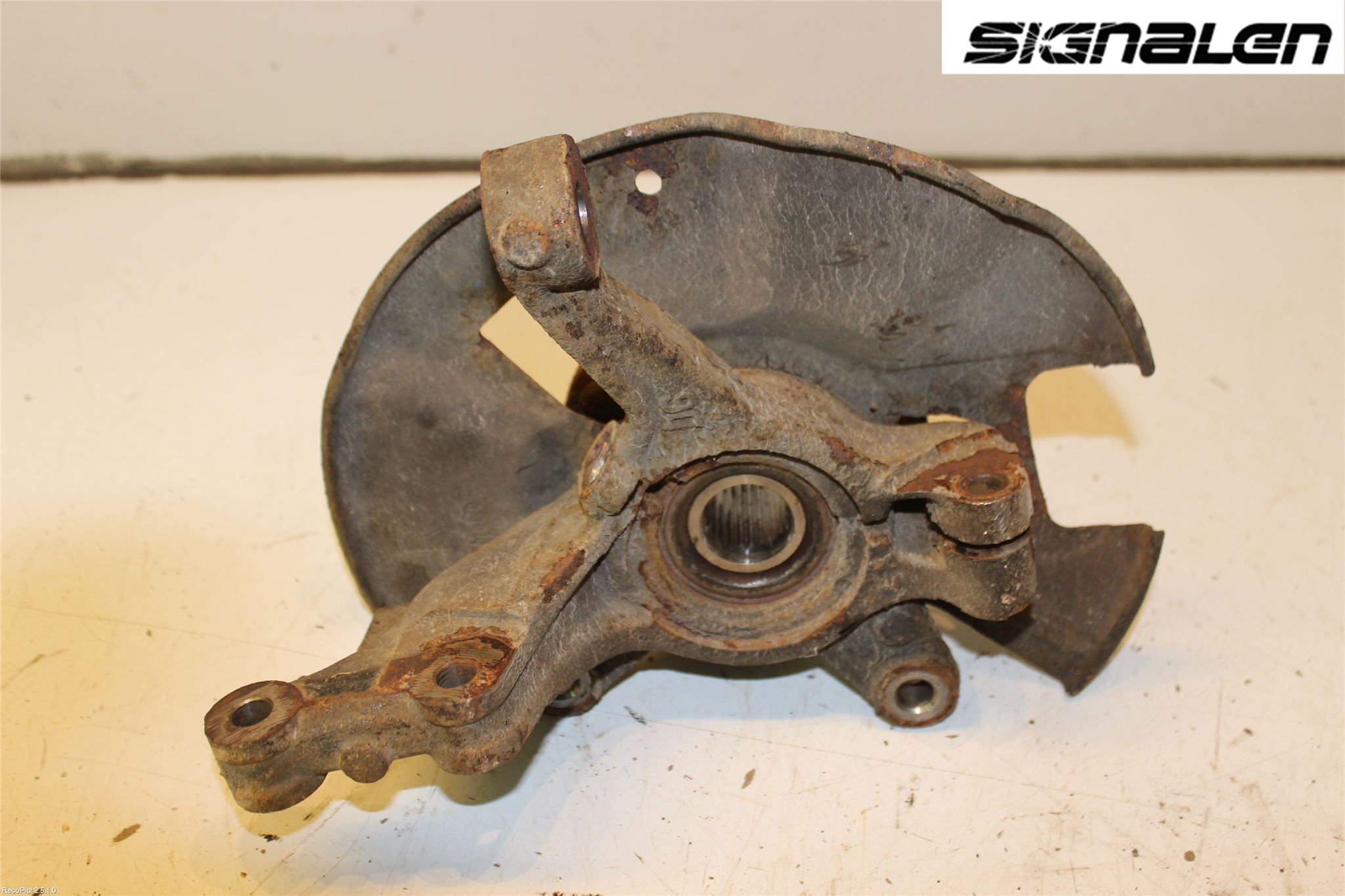 Mazda 2 (DE) 08-15 Styrspindel Lagerhus Hö