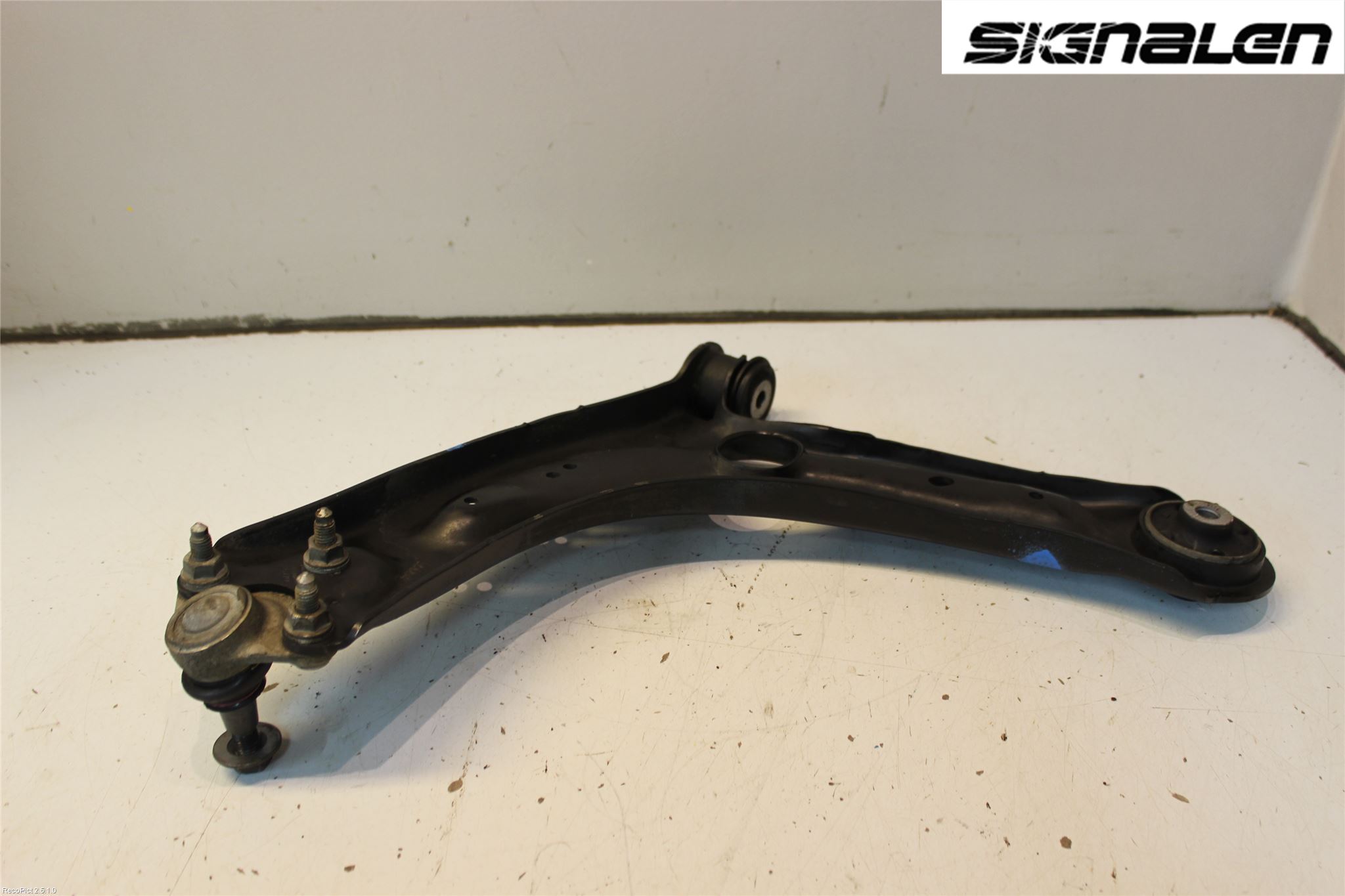 Volkswagen VW PASSAT 15-19 Bärarm Fram Undre Hö