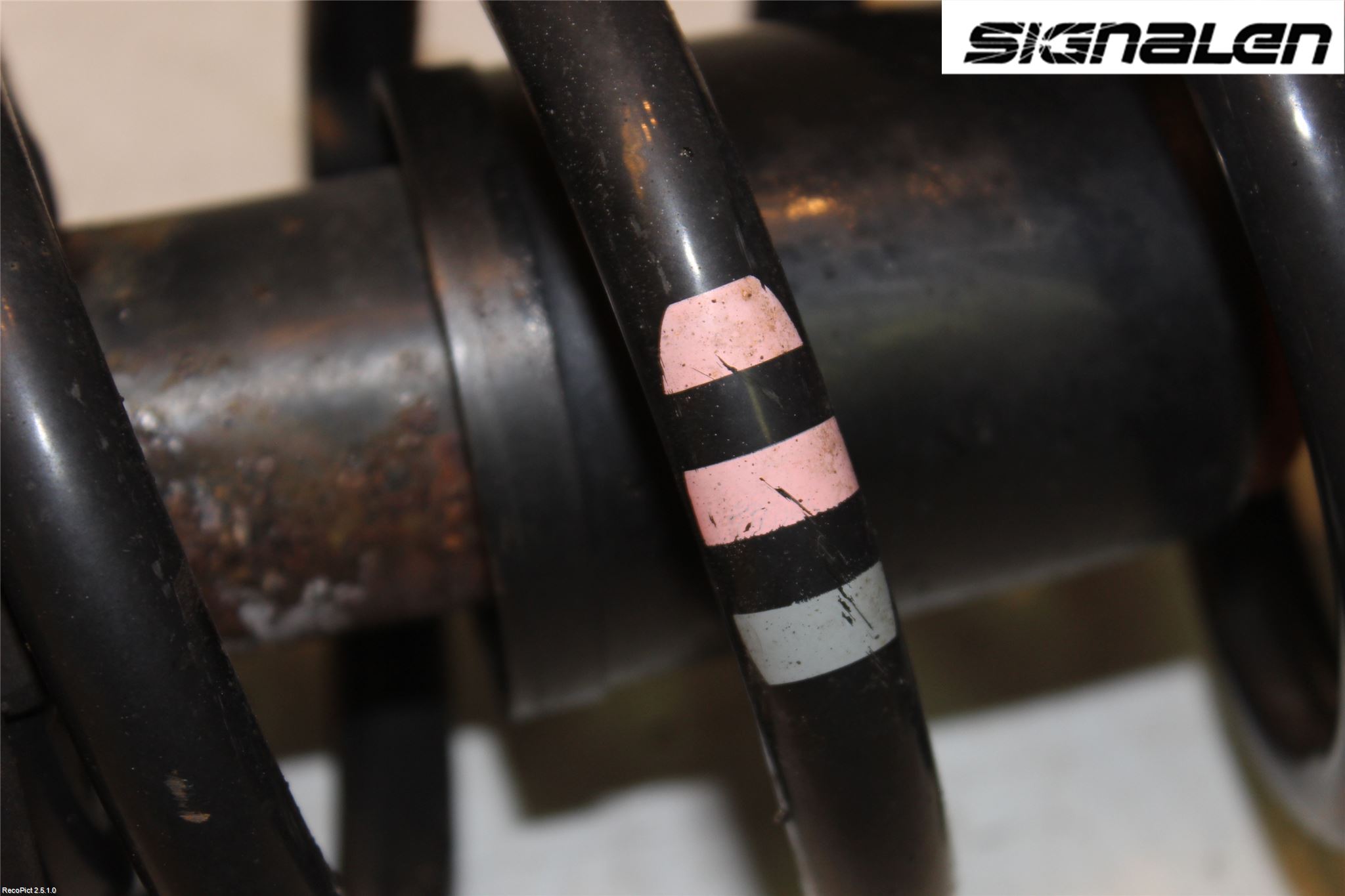 Audi A6/S6     05-11 Fjäderben Fram Vänster