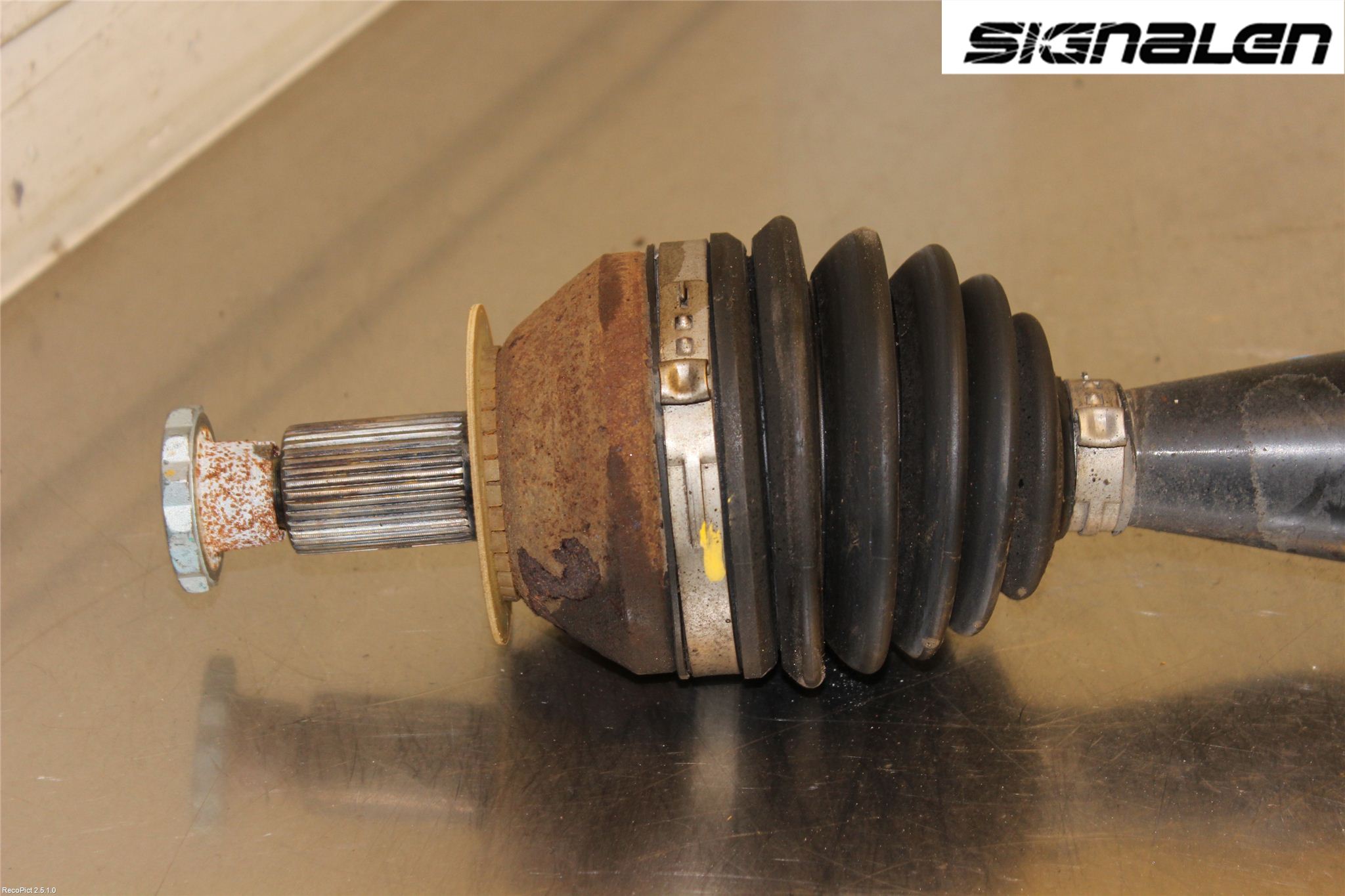 Volkswagen VW POLO 10-17 Drivaxel Fram Höger