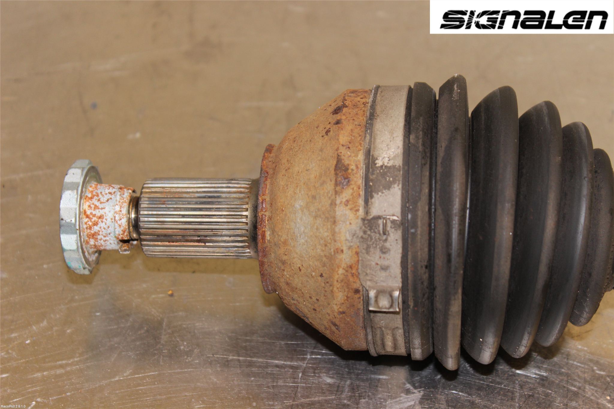 Volkswagen VW POLO 10-17 Drivaxel Fram Vänster