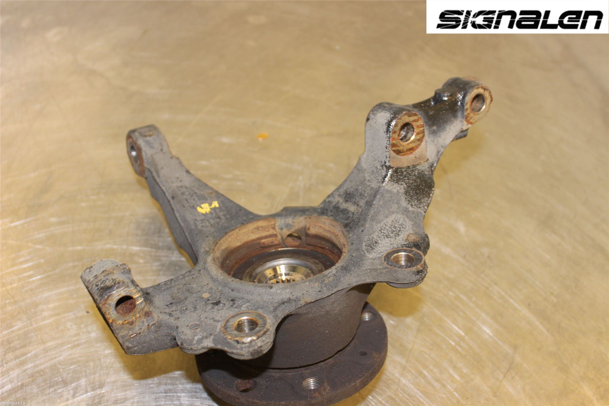 Opel CORSA D 07-14 Styrspindel Lagerhus Vä