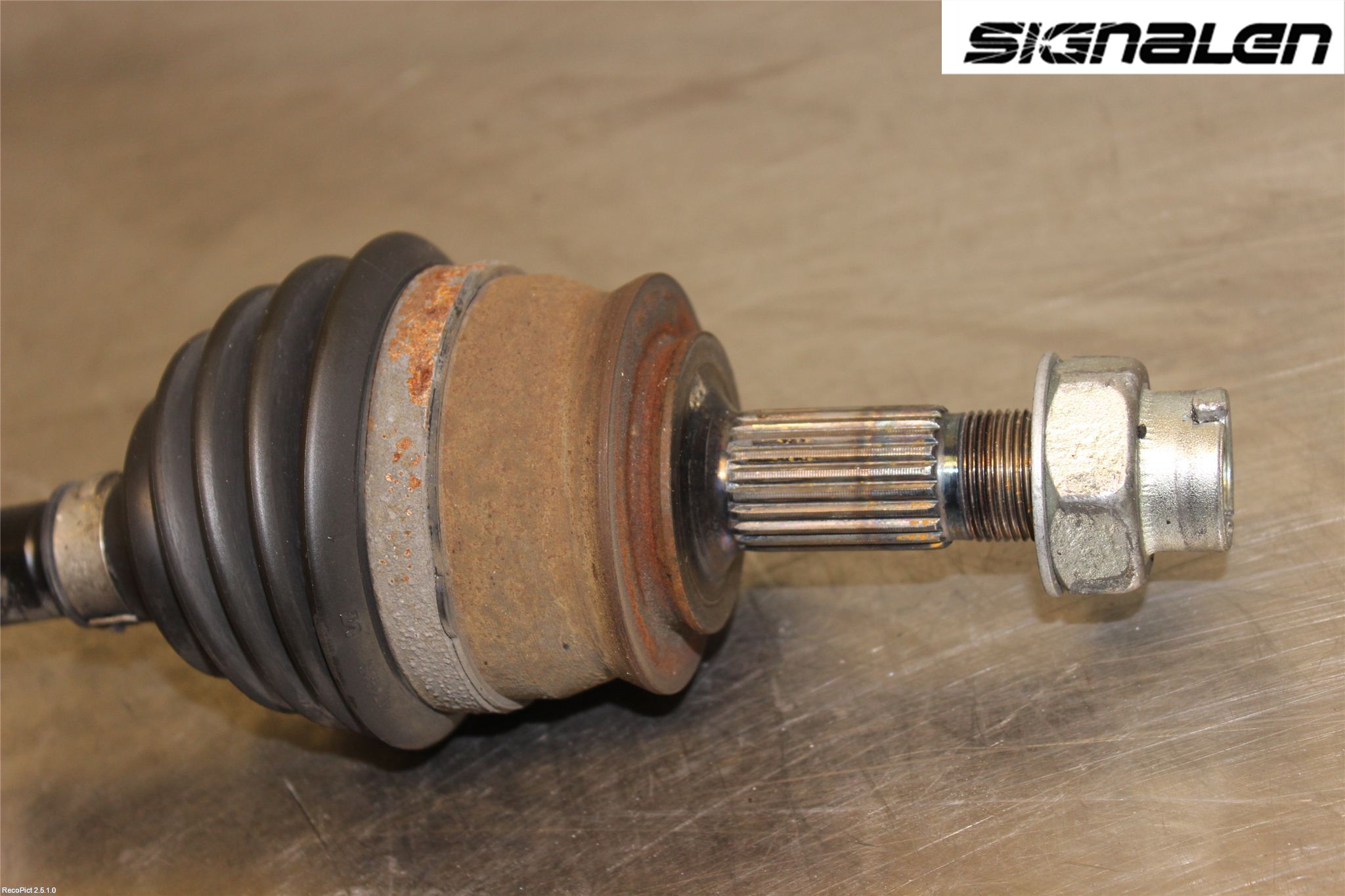 Opel CORSA D 07-14 Drivaxel Fram Vänster