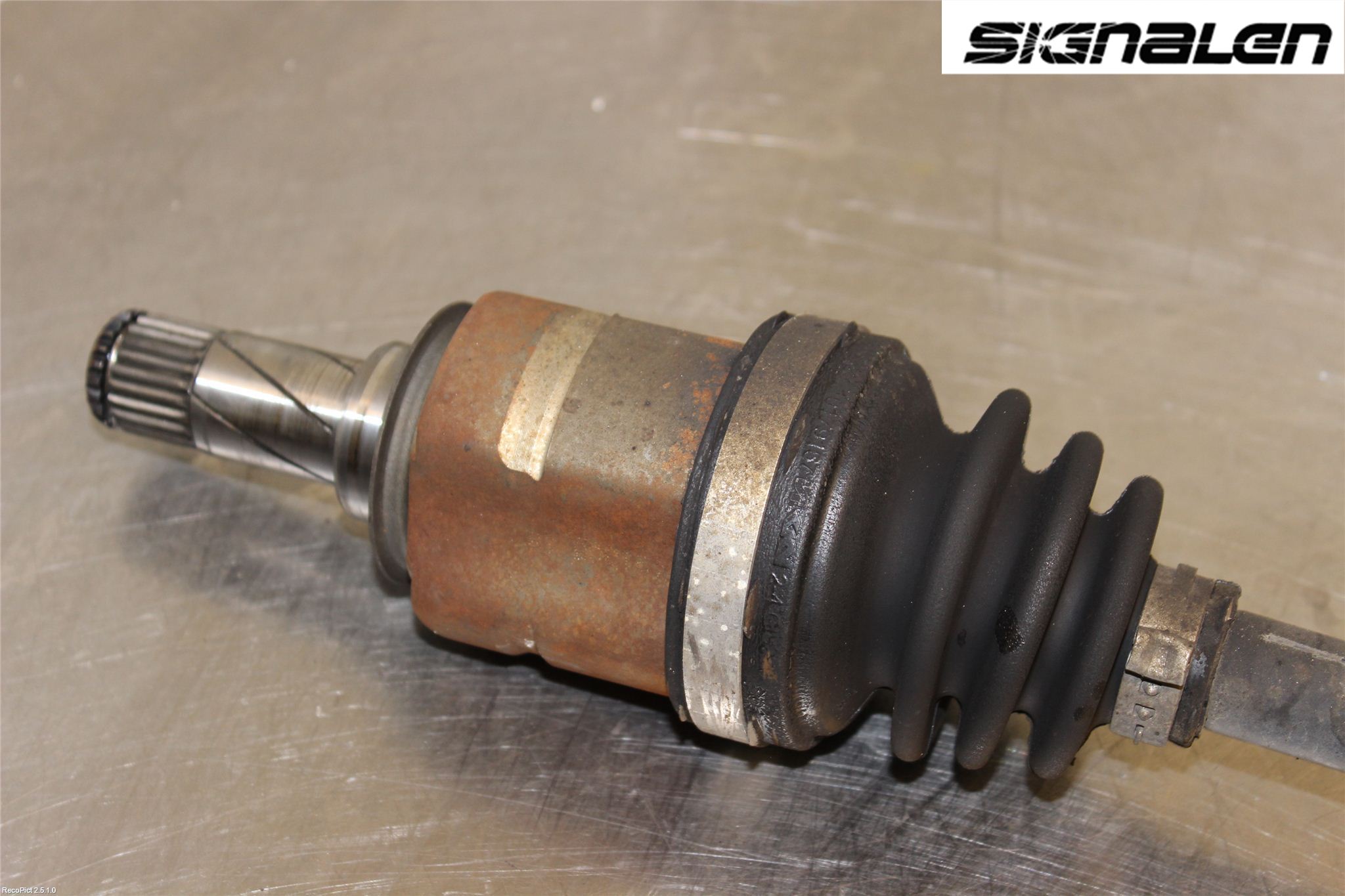 Opel CORSA D 07-14 Drivaxel Fram Vänster