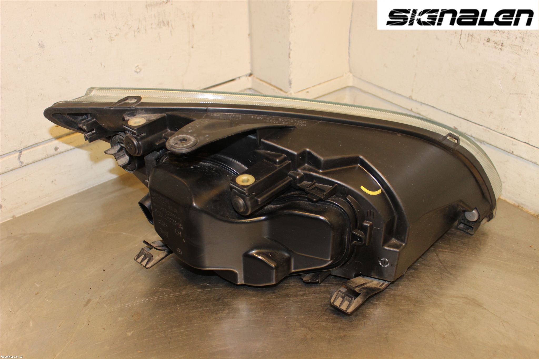 Ford FOCUS     04-07 Strålkastare Vänster