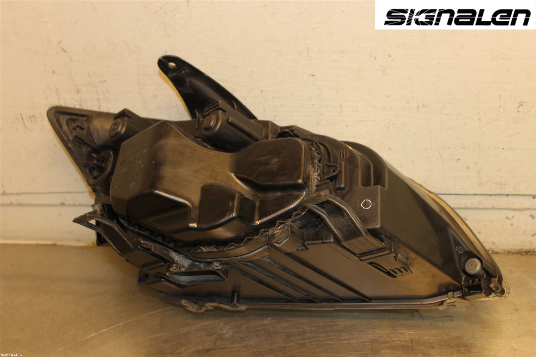 Ford FOCUS     04-07 Strålkastare Vänster