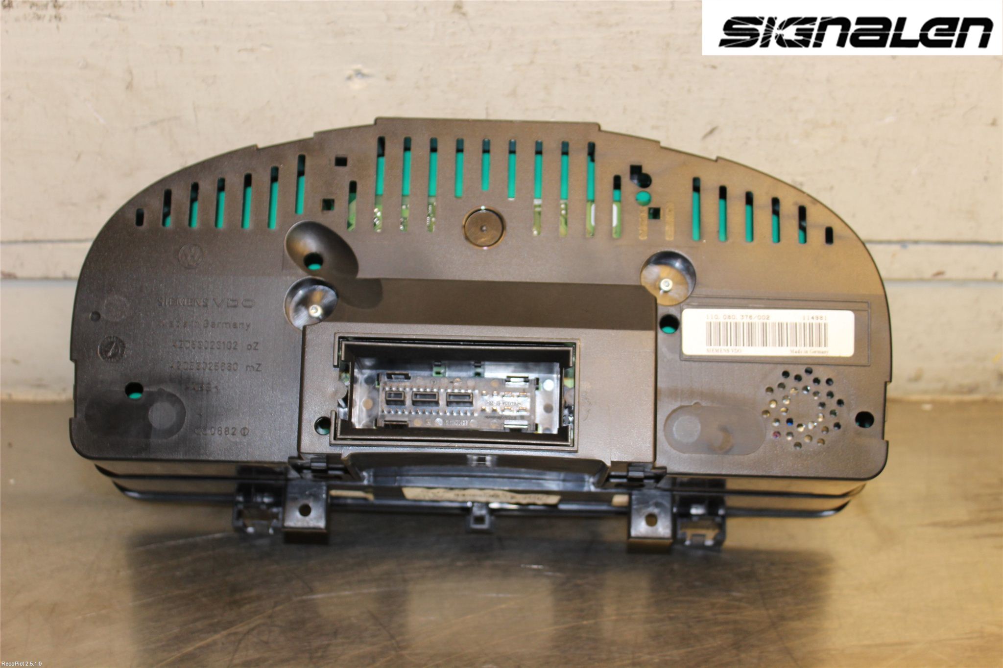 Volkswagen VW CADDY      04-10 Instrument Komb