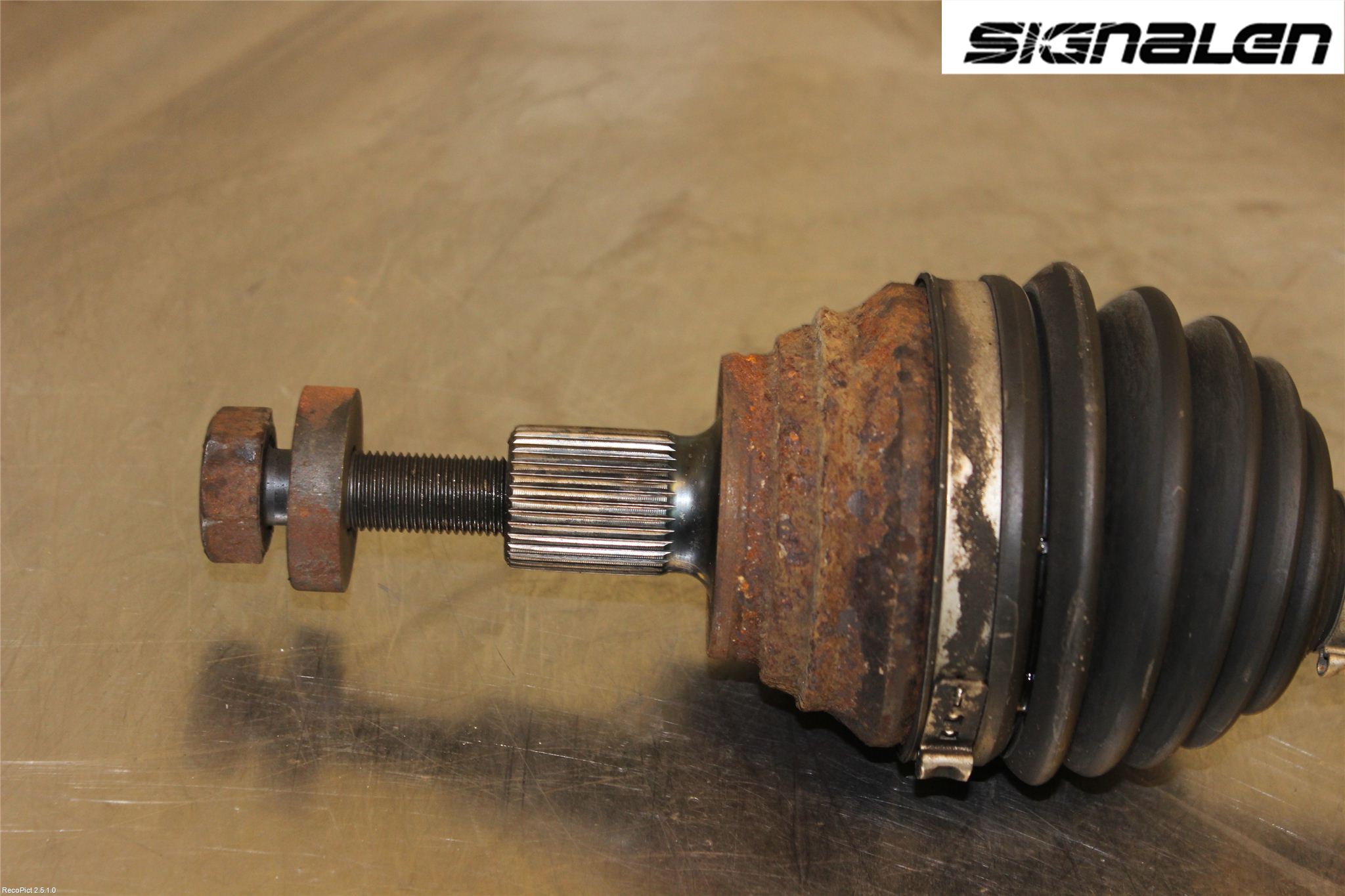 Volkswagen VW CADDY      04-10 Drivaxel Fram Vänster