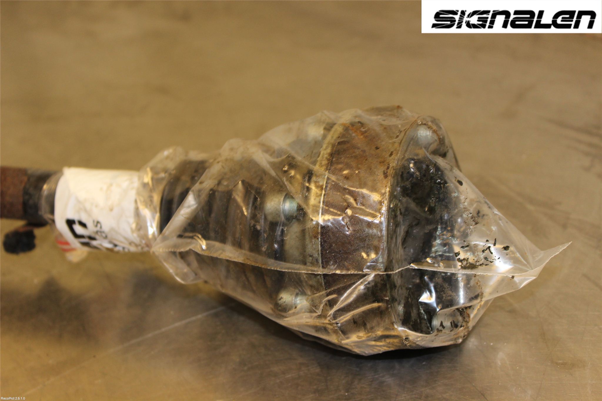 Volkswagen VW GOLF V 04-09 Drivaxel Fram Vänster