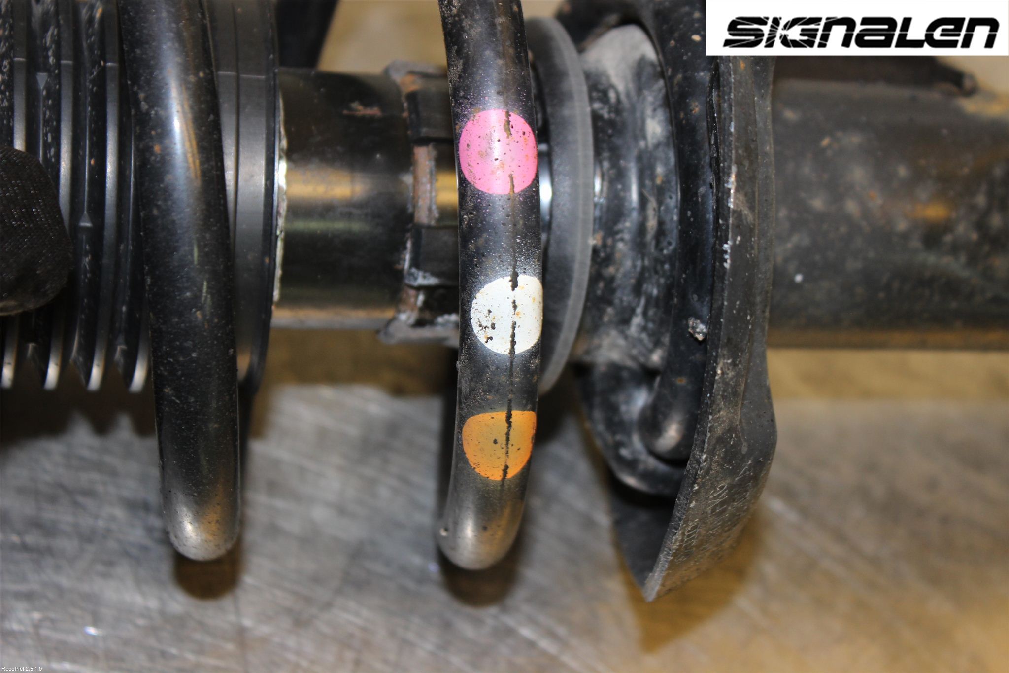 Skoda SUPERB 09-15 Fjäderben Fram Höger