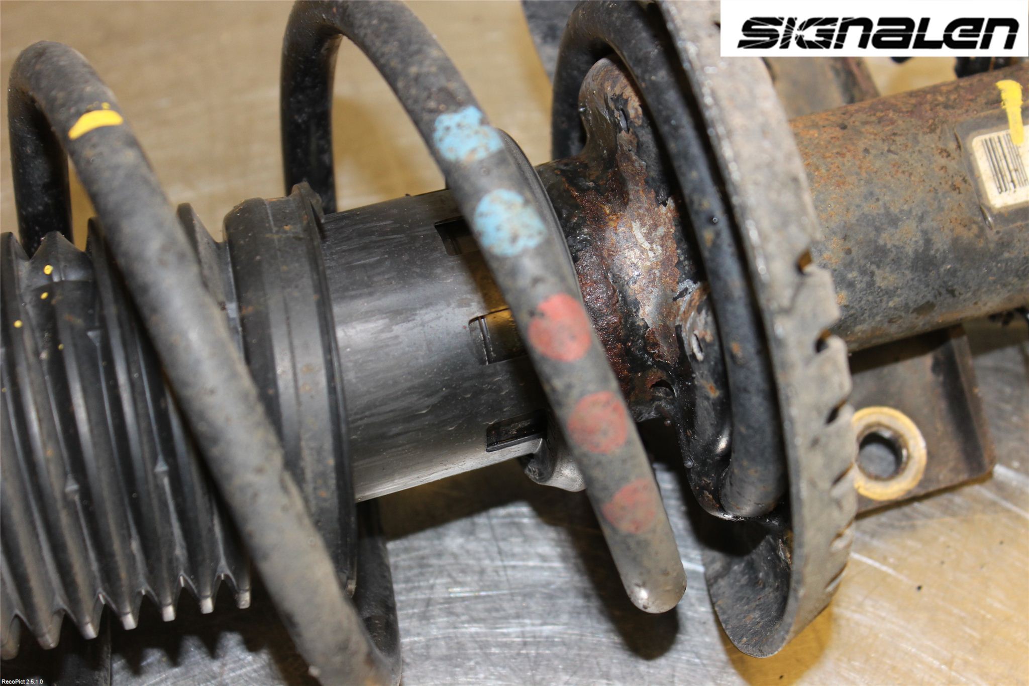 Skoda FABIA 07-14 Fjäderben Fram Vänster