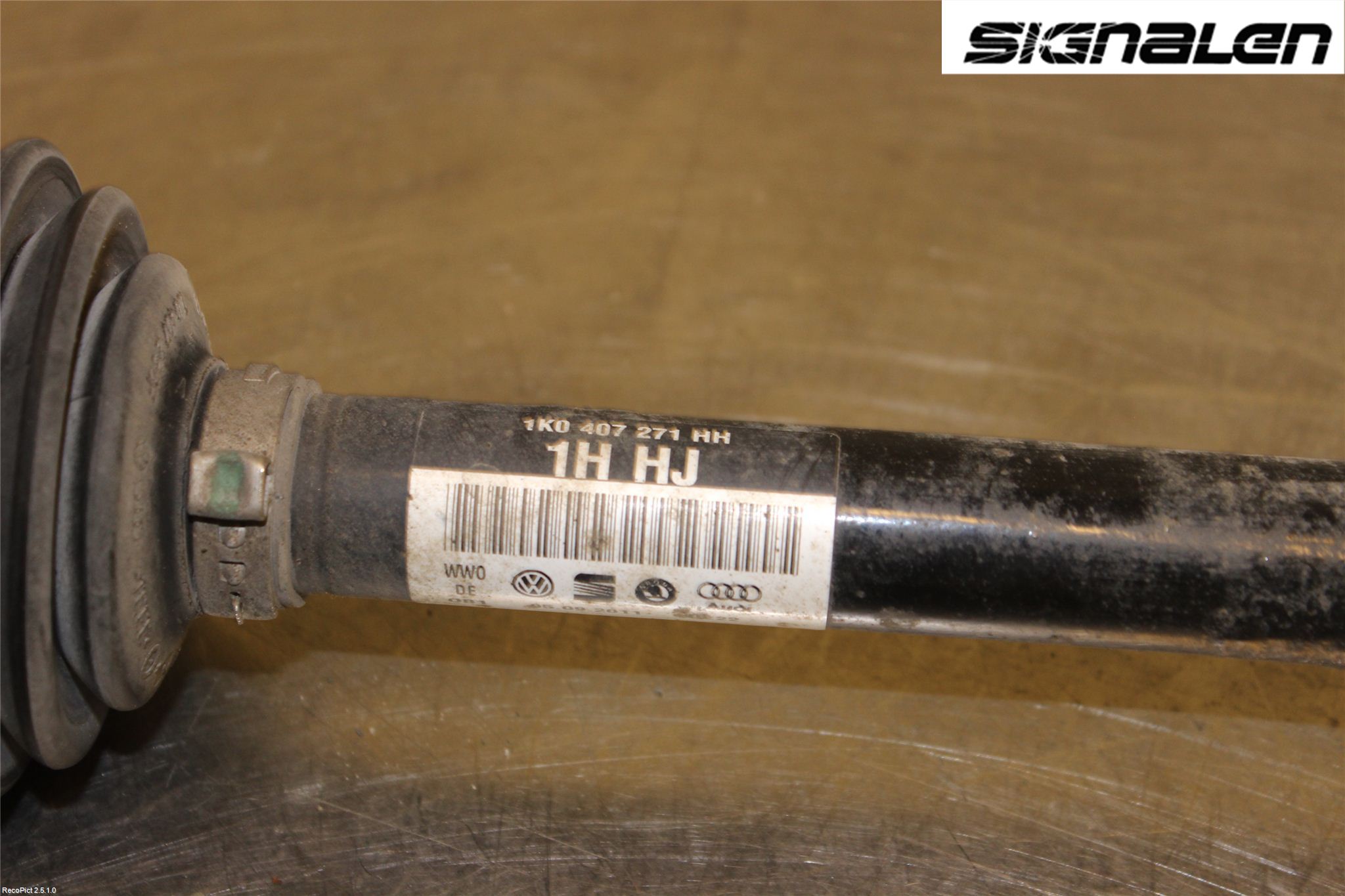 Volkswagen VW PASSAT 11-14 Drivaxel Fram Vänster