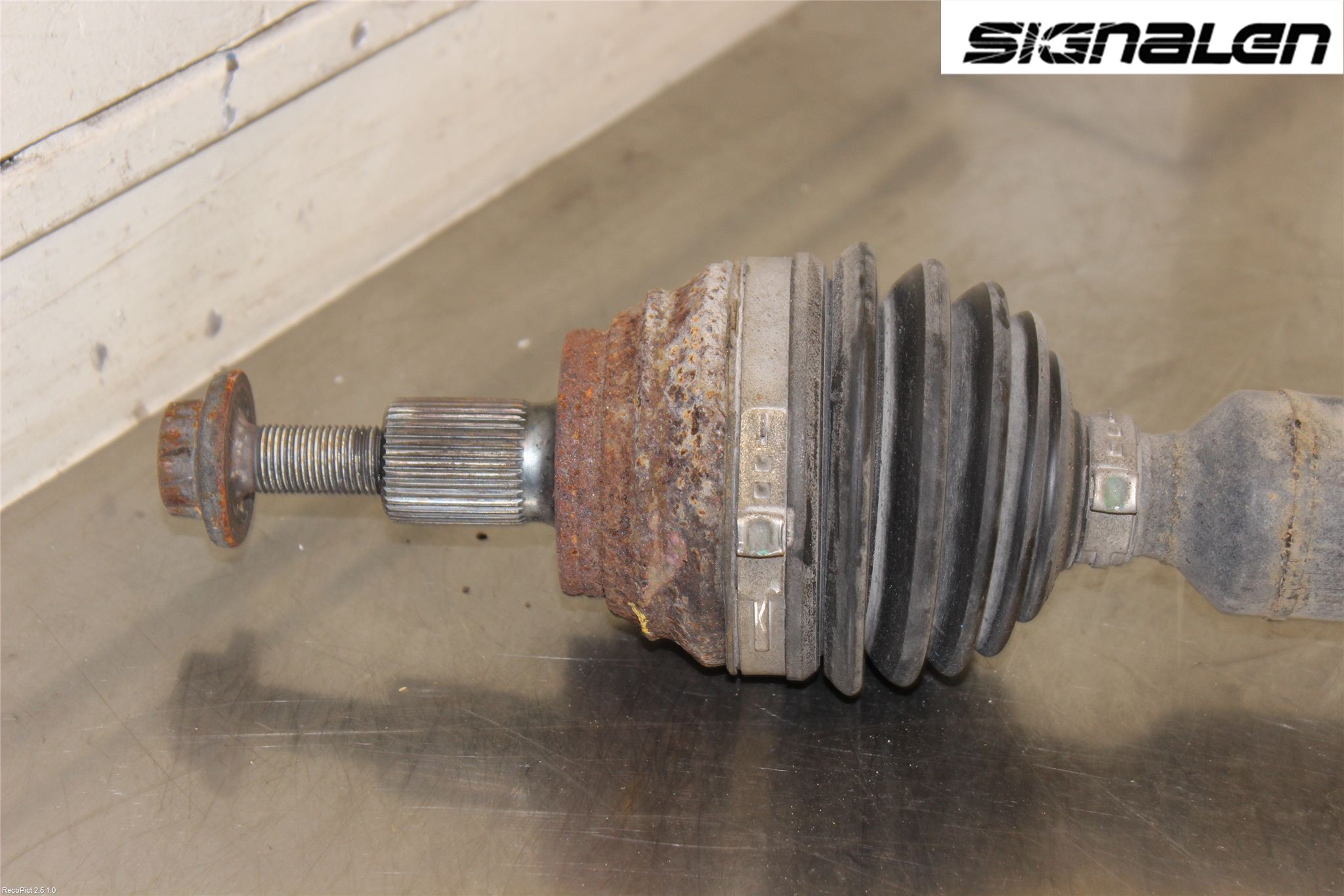 Volkswagen VW PASSAT 11-14 Drivaxel Fram Höger
