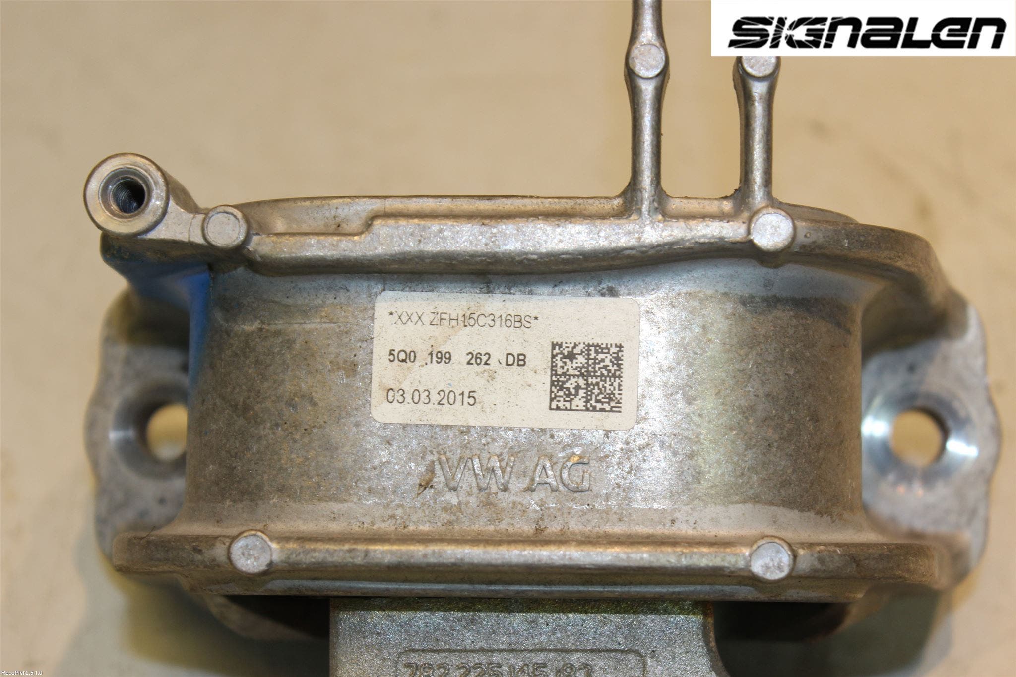 Volkswagen VW GOLF SPORTSVAN 15-20 Motorfäste