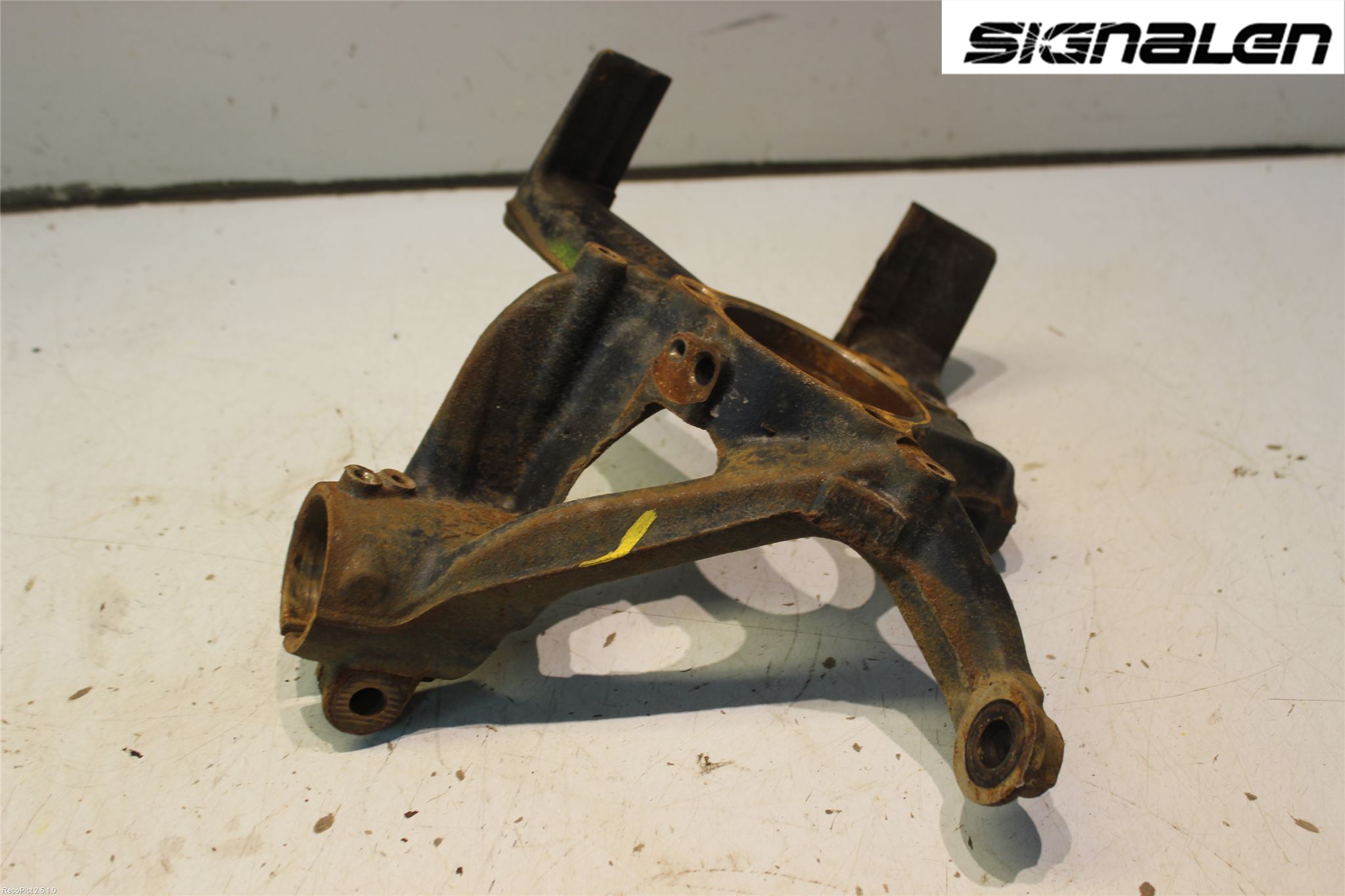 Volkswagen VW GOLF SPORTSVAN 15-20 Styrspindel Lagerhus Hö
